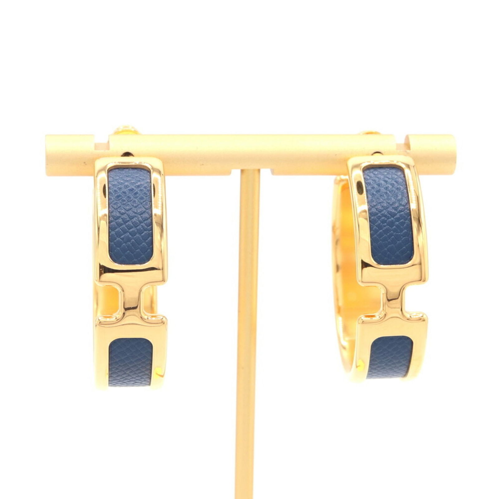 Metal Hermes Hoop Earrings: Metal Hermes Hoop Earrings This listing features Metal Hermes Hoop Earrings. Item specifics are provided below. Item Specifics: Brand: Hermes Type: Hoop Earrings Gender: Women Material: Metal Color: