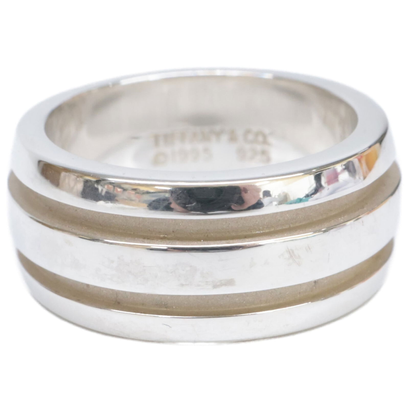 925 Tiffany Band Ring Silver: 925 Tiffany Band Ring Silver This listing features 925 Tiffany Band Ring Silver. Item specifics are provided below. Item Specifics: Brand: Tiffany Type: Band Ring Gender: Women Color: Silver Material: