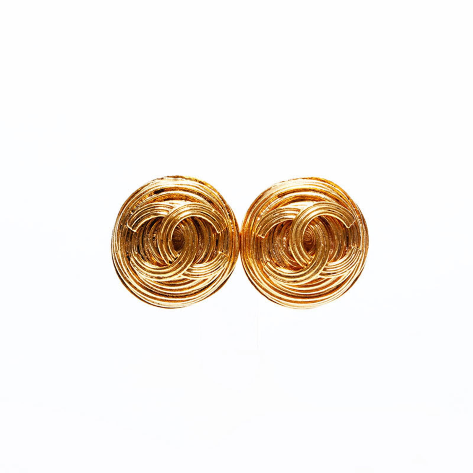 Earrings Chanel Clip: Earrings Chanel Clip This listing features Earrings Chanel Clip. Item specifics are provided below. Item Specifics: Brand: Chanel Type: Clip Earrings Gender: Women Color: Gold Size (Hxwxd): 25.00mm x