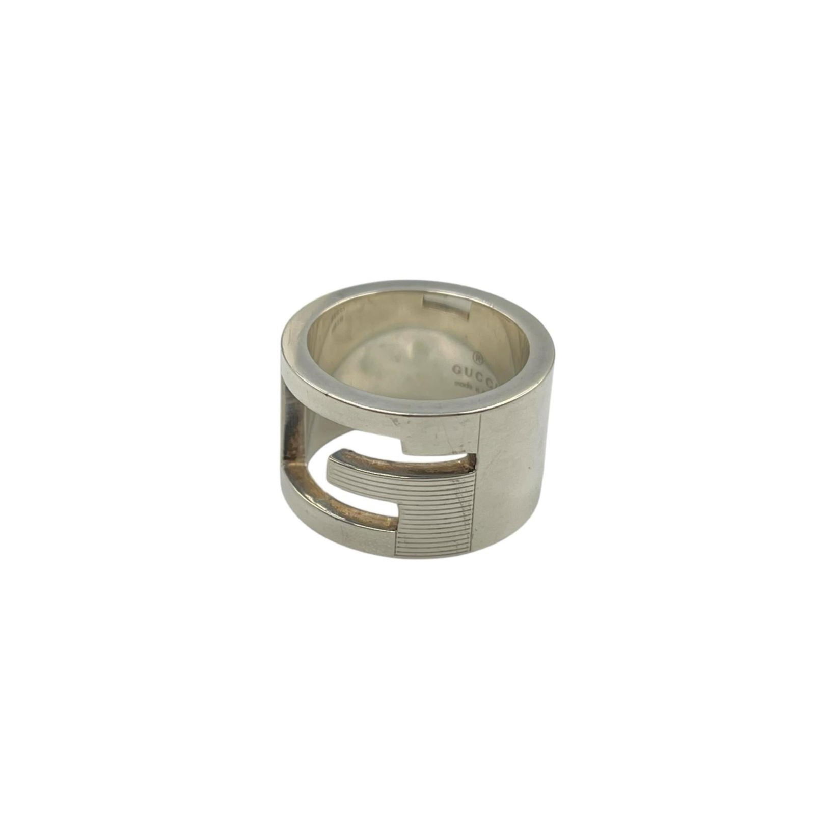 925 Gucci Band Ring Silver: 925 Gucci Band Ring Silver This listing features 925 Gucci Band Ring Silver. Item specifics are provided below. Item Specifics: Brand: Gucci Type: Band Ring Gender: Men Color: Silver Material: Silver