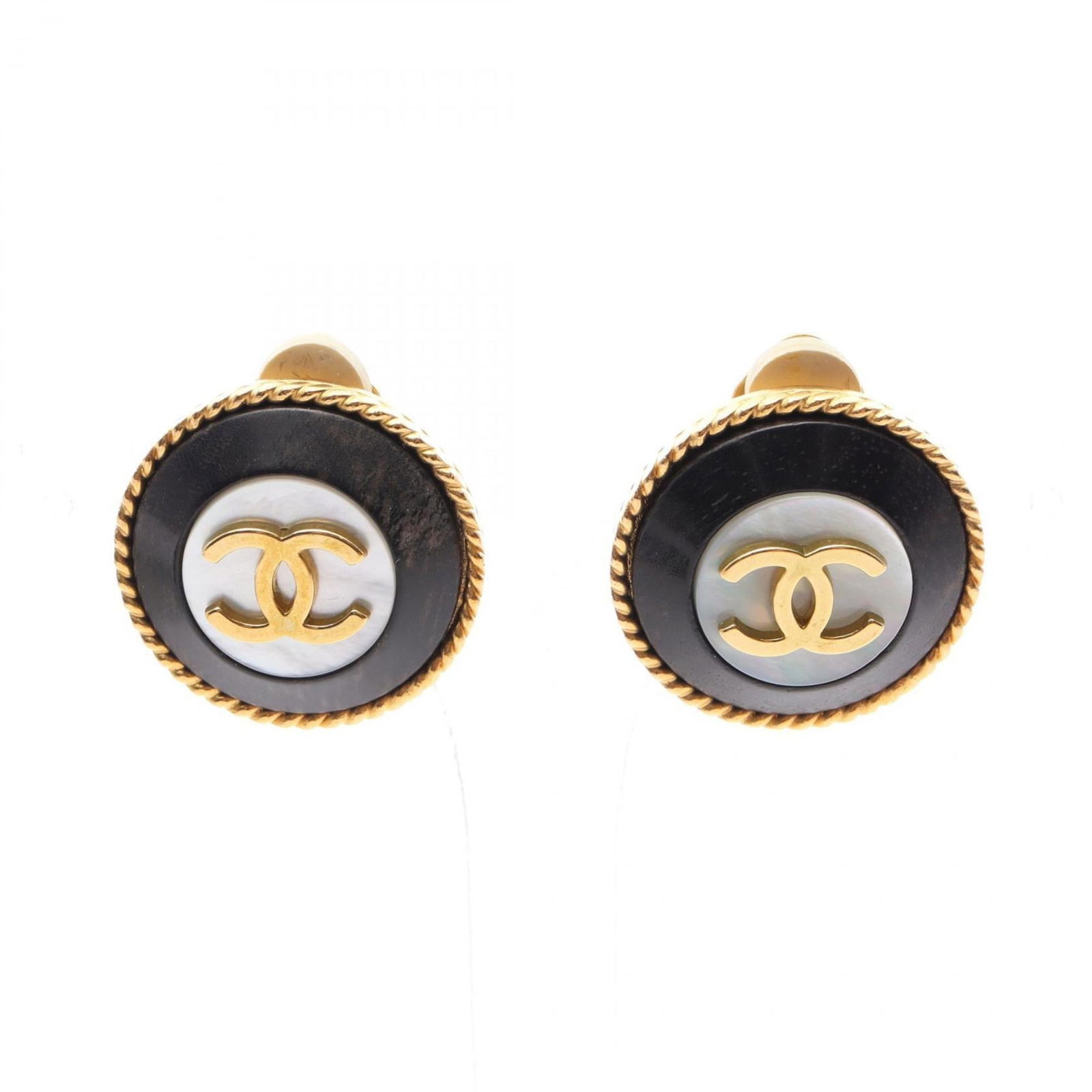 Plastic - Chanel Clip Earrings Gold Plating: Plastic - Chanel Clip Earrings Gold Plating This listing features Plastic - Chanel Clip Earrings Gold Plating. Item specifics are provided below. Item Specifics: Brand: Chanel Type: Clip Earrings Gend