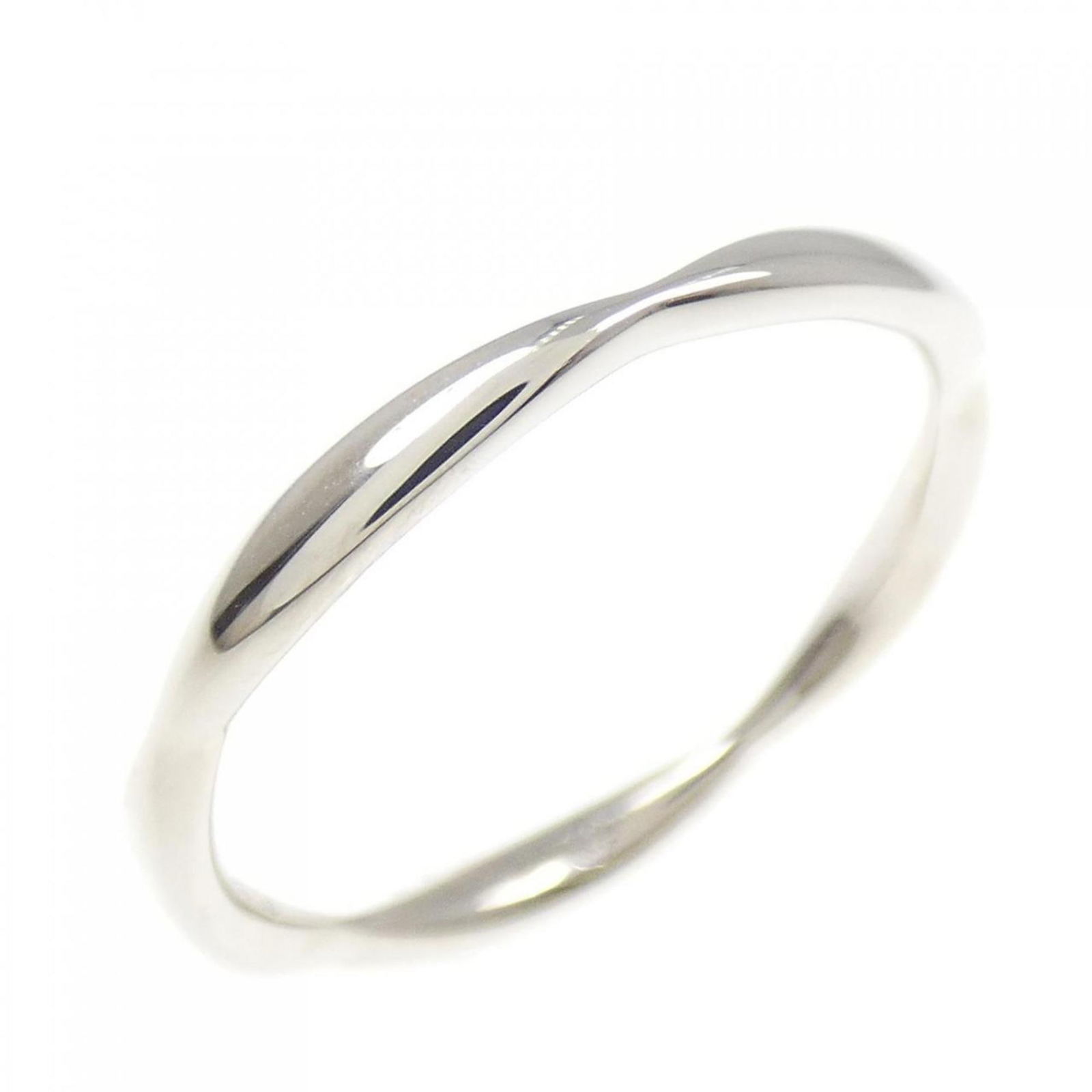 950 Chanel Band Ring Platinum: 950 Chanel Band Ring Platinum This listing features 950 Chanel Band Ring Platinum. Item specifics are provided below. Item Specifics: Brand: Chanel Type: Band Ring Gender: Women Material: Platinum 950