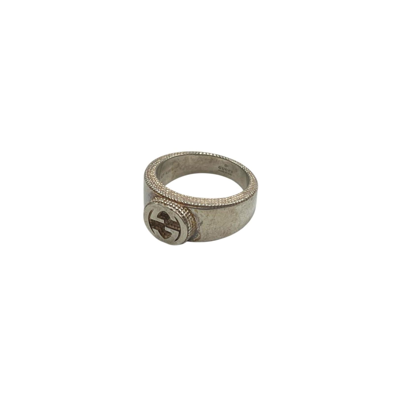 925 Gucci Band Ring Silver: 925 Gucci Band Ring Silver This listing features 925 Gucci Band Ring Silver. Item specifics are provided below. Item Specifics: Brand: Gucci Type: Band Ring Gender: Men Color: Silver Material: Silver
