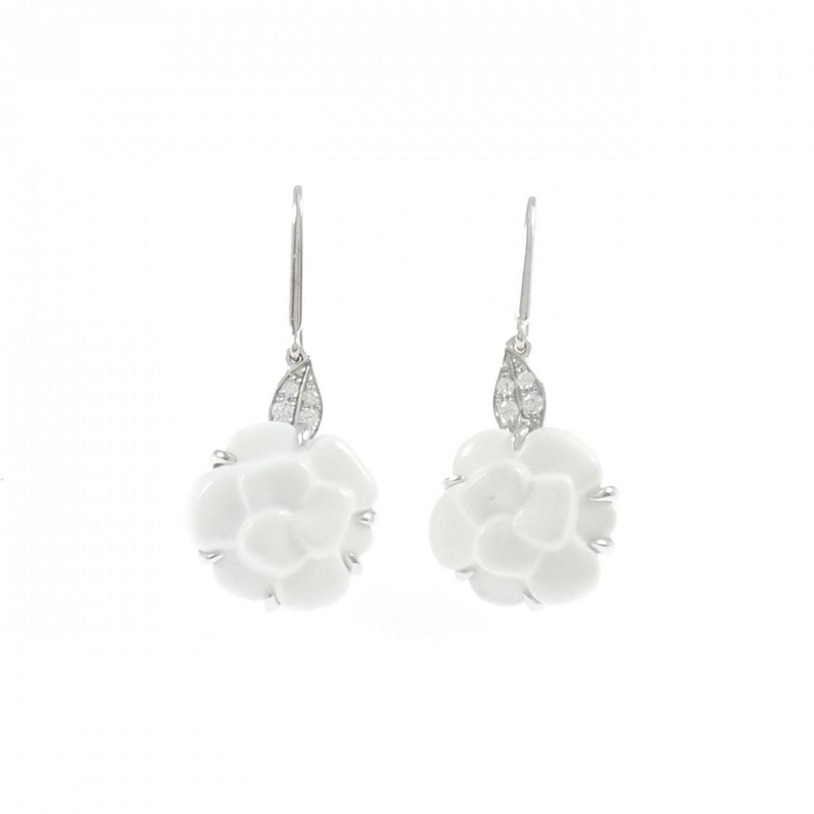 (18K) Chanel Drop Earrings White Gold: (18K) Chanel Drop Earrings White Gold This listing features (18K) Chanel Drop Earrings White Gold. Item specifics are provided below. Item Specifics: Brand: Chanel Type: Drop Earrings Gender: Women Ma