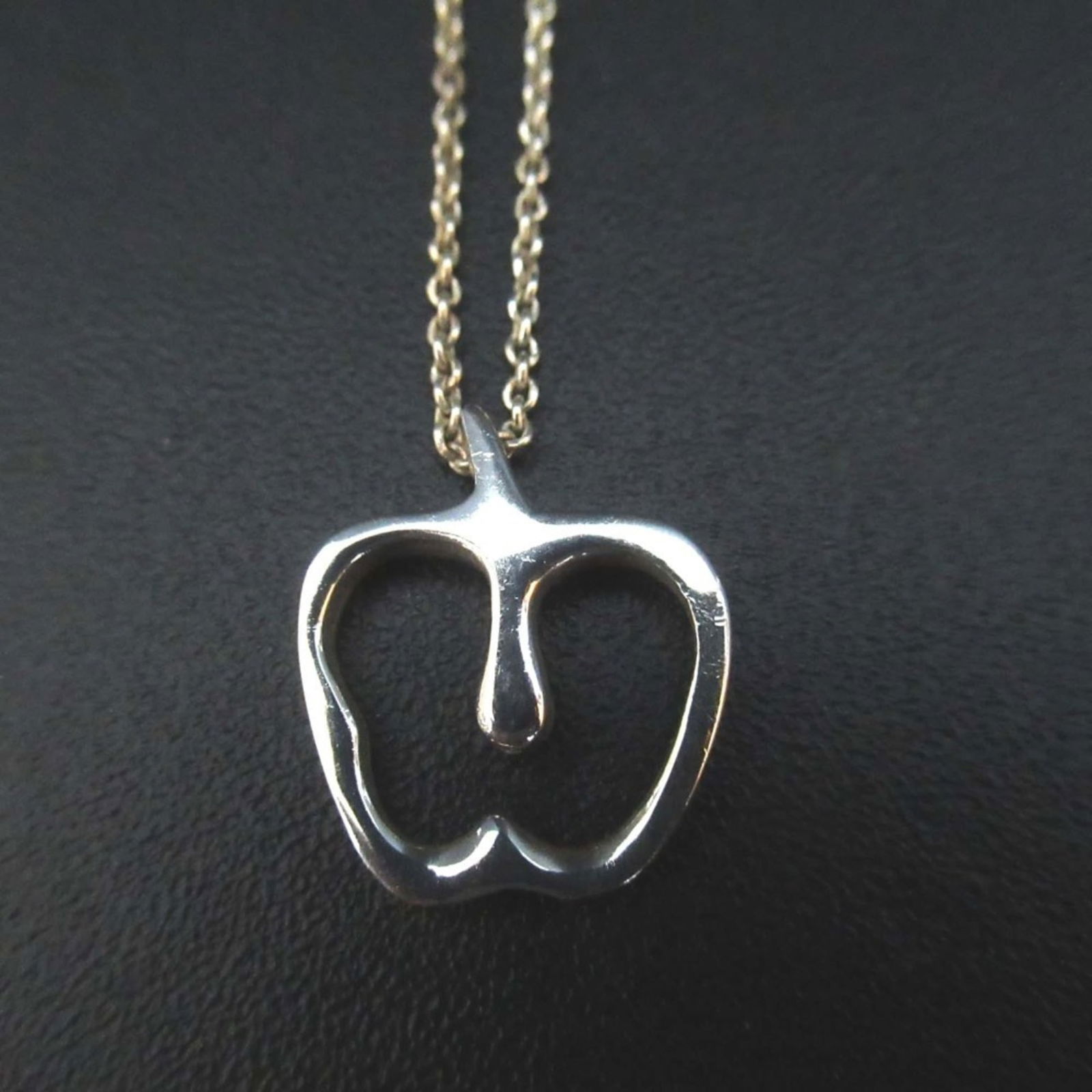 Women's Tiffany & Co. Elsa Peretti Apple Necklace Pendant 925SV Silver: Women's Tiffany & Co. Elsa Peretti Apple Necklace Pendant 925SV Silver This listing features Women's Tiffany & Co. Elsa Peretti Apple Necklace Pendant 925SV Silver. Item specifics are provided below.