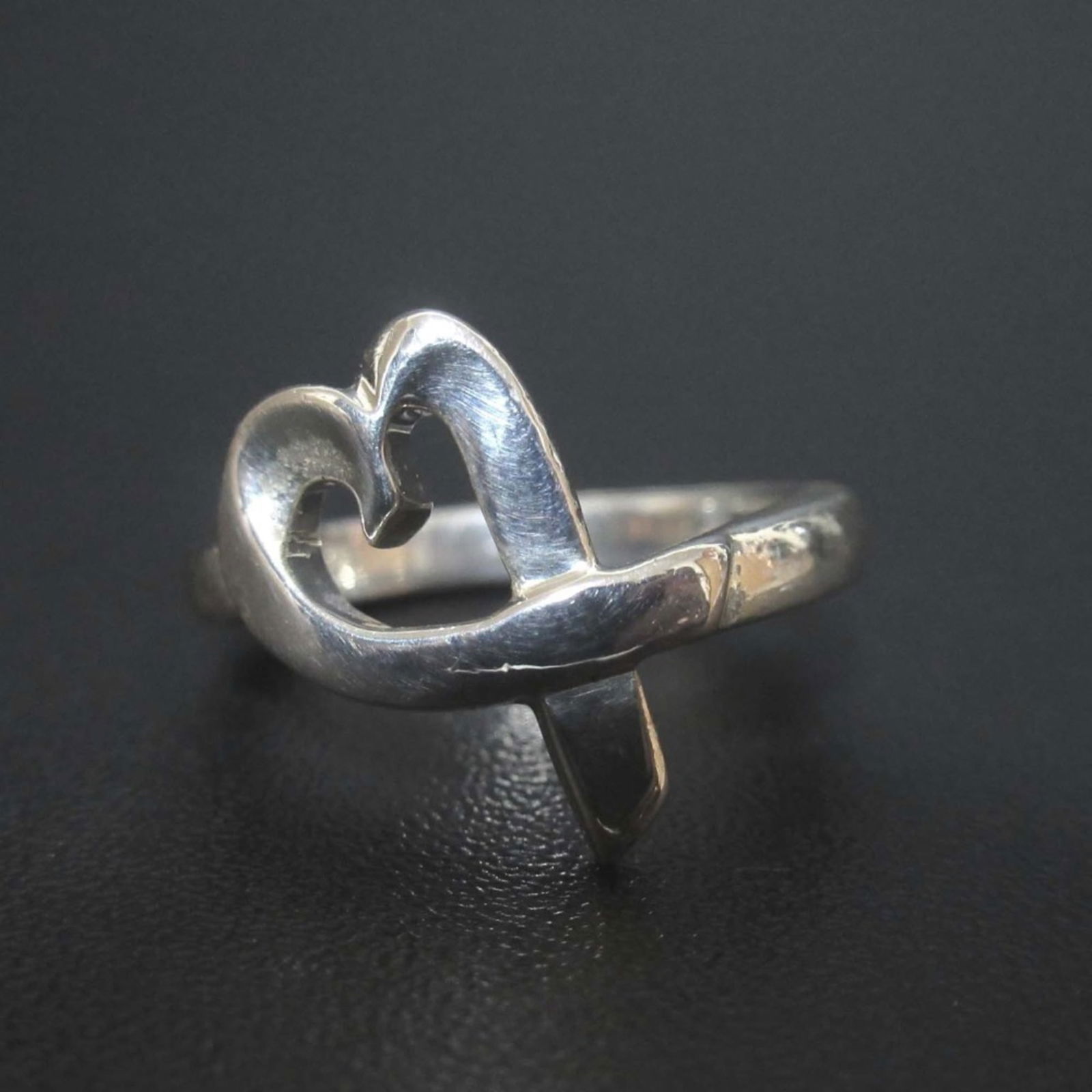 925 Tiffany Band Ring Silver: 925 Tiffany Band Ring Silver This listing features 925 Tiffany Band Ring Silver. Item specifics are provided below. Item Specifics: Brand: Tiffany Type: Band Ring Gender: Women Color: Silver