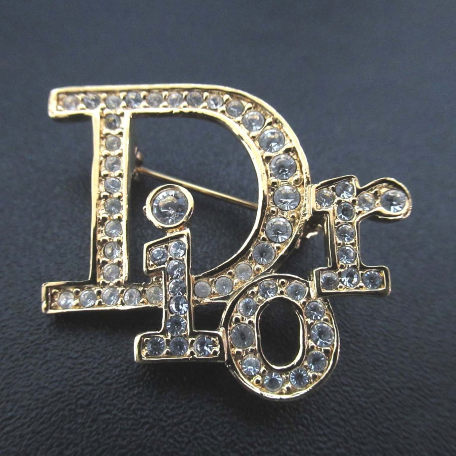 Plating Christian Dior Brooch Gold: Plating Christian Dior Brooch Gold This listing features Plating Christian Dior Brooch Gold. Item specifics are provided below. Item Specifics: Brand: Christian Dior Type: Brooch Gender: Women