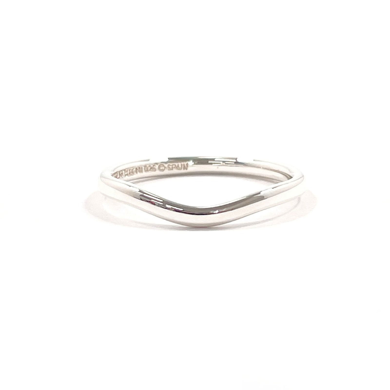 925 Tiffany Band Ring Silver: 925 Tiffany Band Ring Silver This listing features 925 Tiffany Band Ring Silver. Item specifics are provided below. Item Specifics: Brand: Tiffany Type: Band Ring Gender: Women Color: Silver Material: