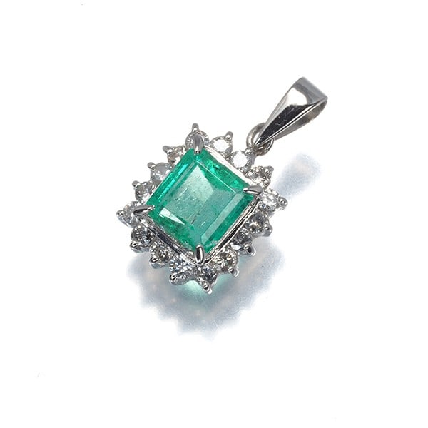 Platinum Emerald 0.57Ct Diamond 0.23Ct Classic Pendant 900: Platinum Emerald 0.57Ct Diamond 0.23Ct Classic Pendant 900 This listing features Platinum Emerald 0.57Ct Diamond 0.23Ct Classic Pendant 900. Item specifics are provided below. Item Specifics: Metal: