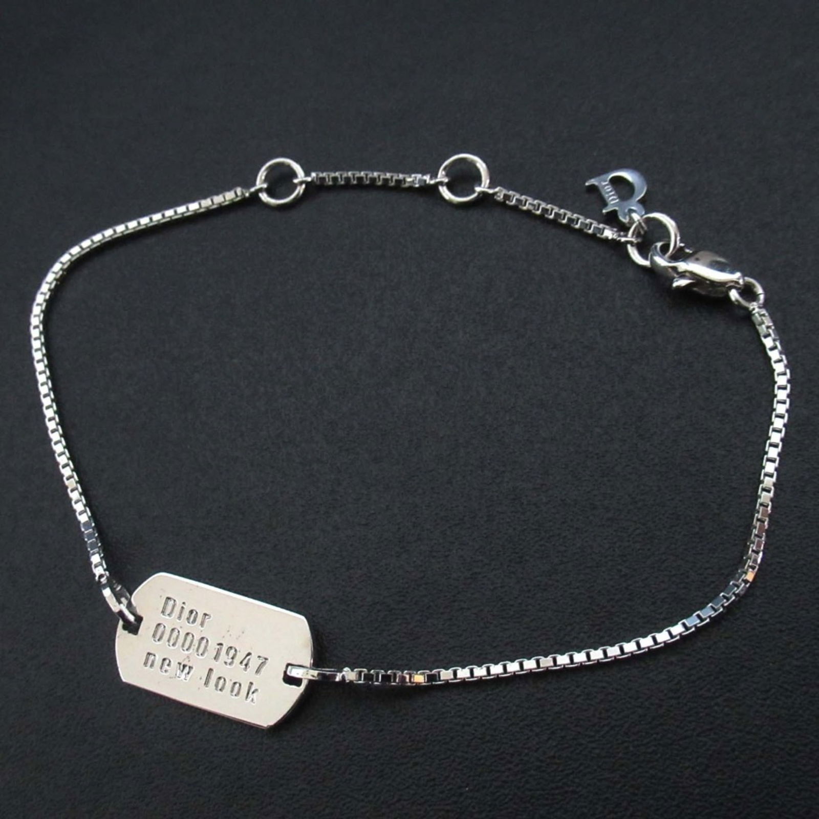 Bracelet Christian Dior Charm: Bracelet Christian Dior Charm This listing features Bracelet Christian Dior Charm. Item specifics are provided below. Item Specifics: Brand: Christian Dior Type: Charm Bracelet Gender: Men,Women