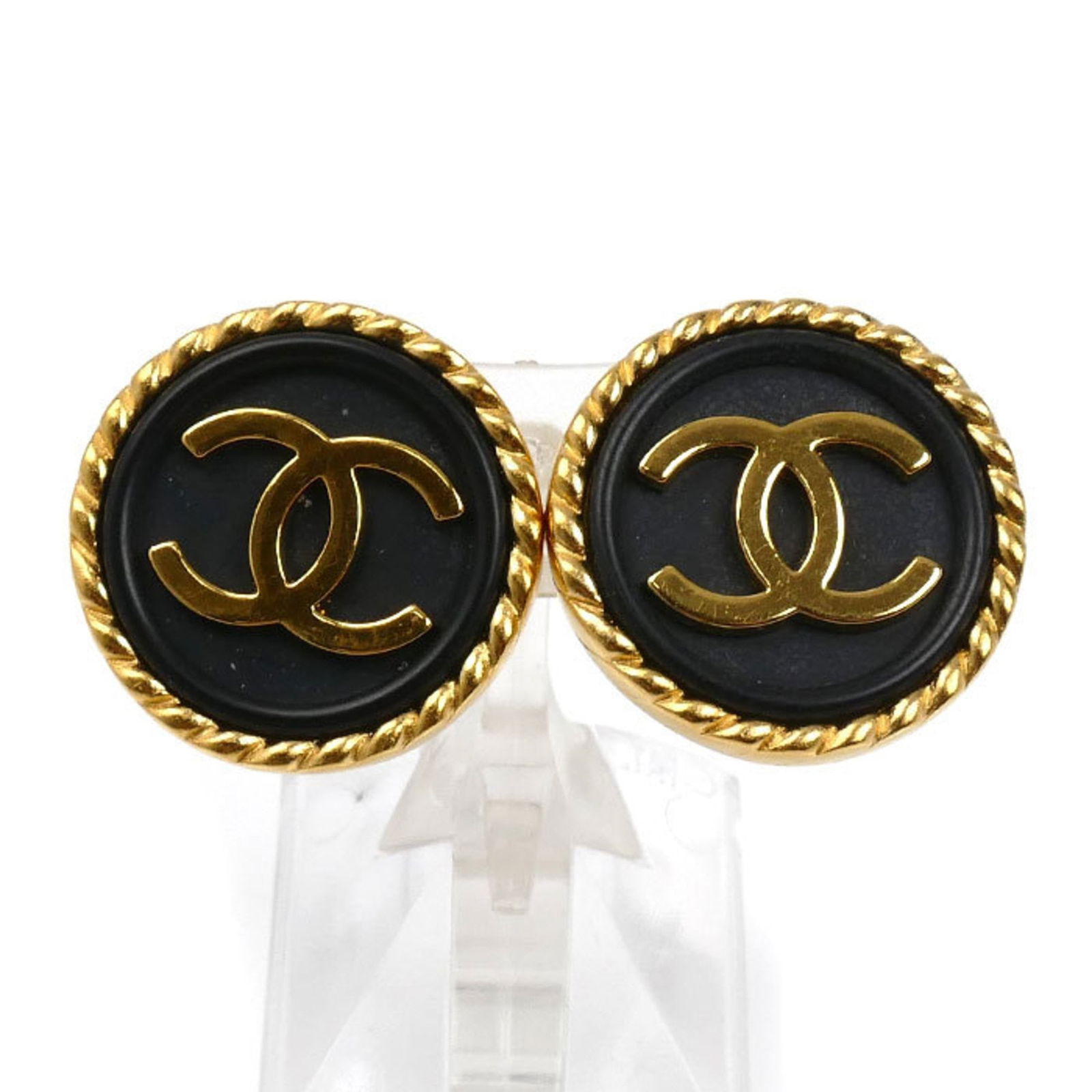 Plating Chanel Clip Earrings Gold: Plating Chanel Clip Earrings Gold This listing features Plating Chanel Clip Earrings Gold. Item specifics are provided below. Item Specifics: Brand: Chanel Type: Clip Earrings Gender: Women