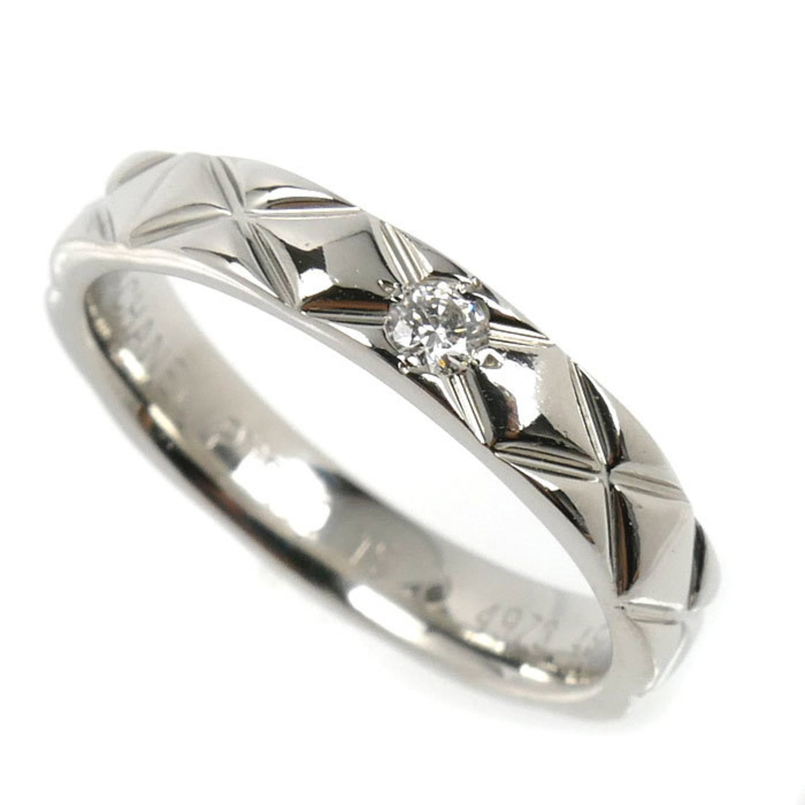 950 Chanel Band Ring Platinum: 950 Chanel Band Ring Platinum This listing features 950 Chanel Band Ring Platinum. Item specifics are provided below. Item Specifics: Brand: Chanel Type: Band Ring Gender: Women Material: Platinum