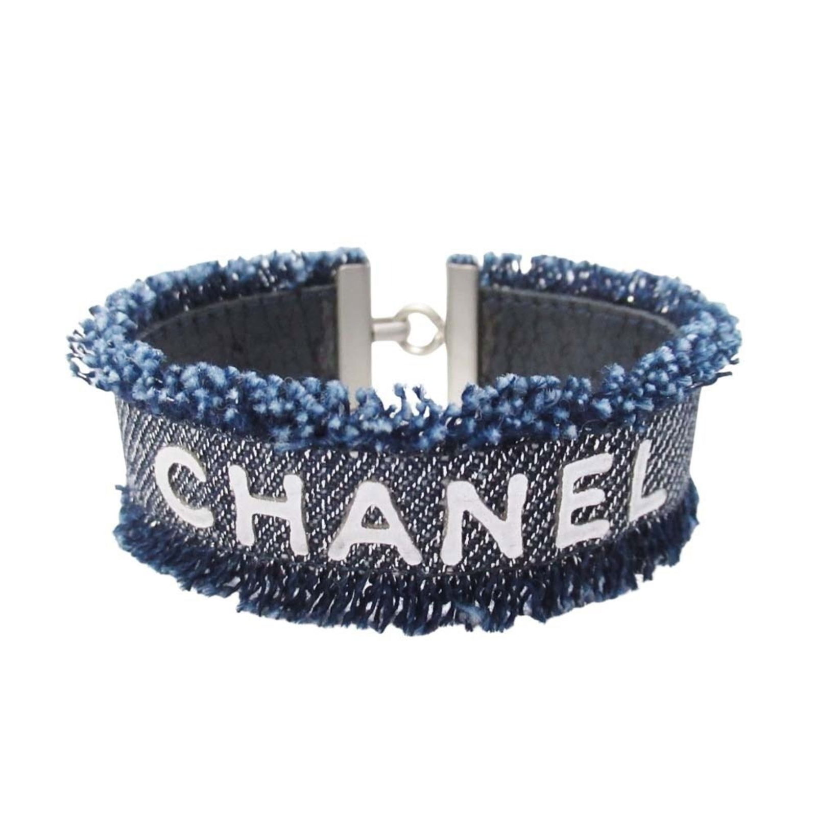 Bangle Chanel: Bangle Chanel This listing features Bangle Chanel. Item specifics are provided below. Item Specifics: Brand: Chanel Type: Bangle Gender: Women Color: Dark Blue, Silver Length: 18cm / 7.08'' Condition: