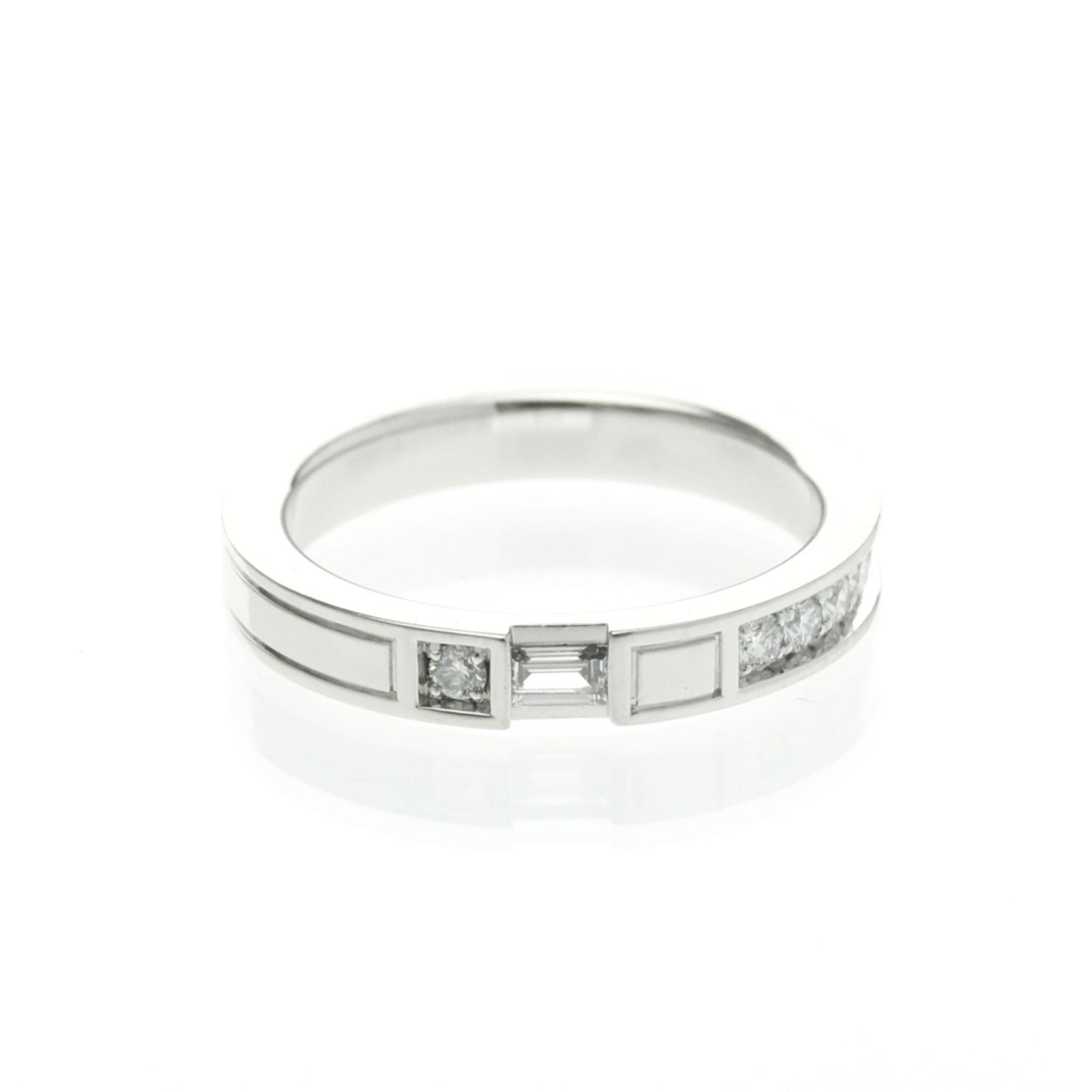 Platinum Harry Winston Band Ring: Platinum Harry Winston Band Ring This listing features Platinum Harry Winston Band Ring. Item specifics are provided below. Item Specifics: Brand: Harry Winston Type: Band Ring Style: Fashion