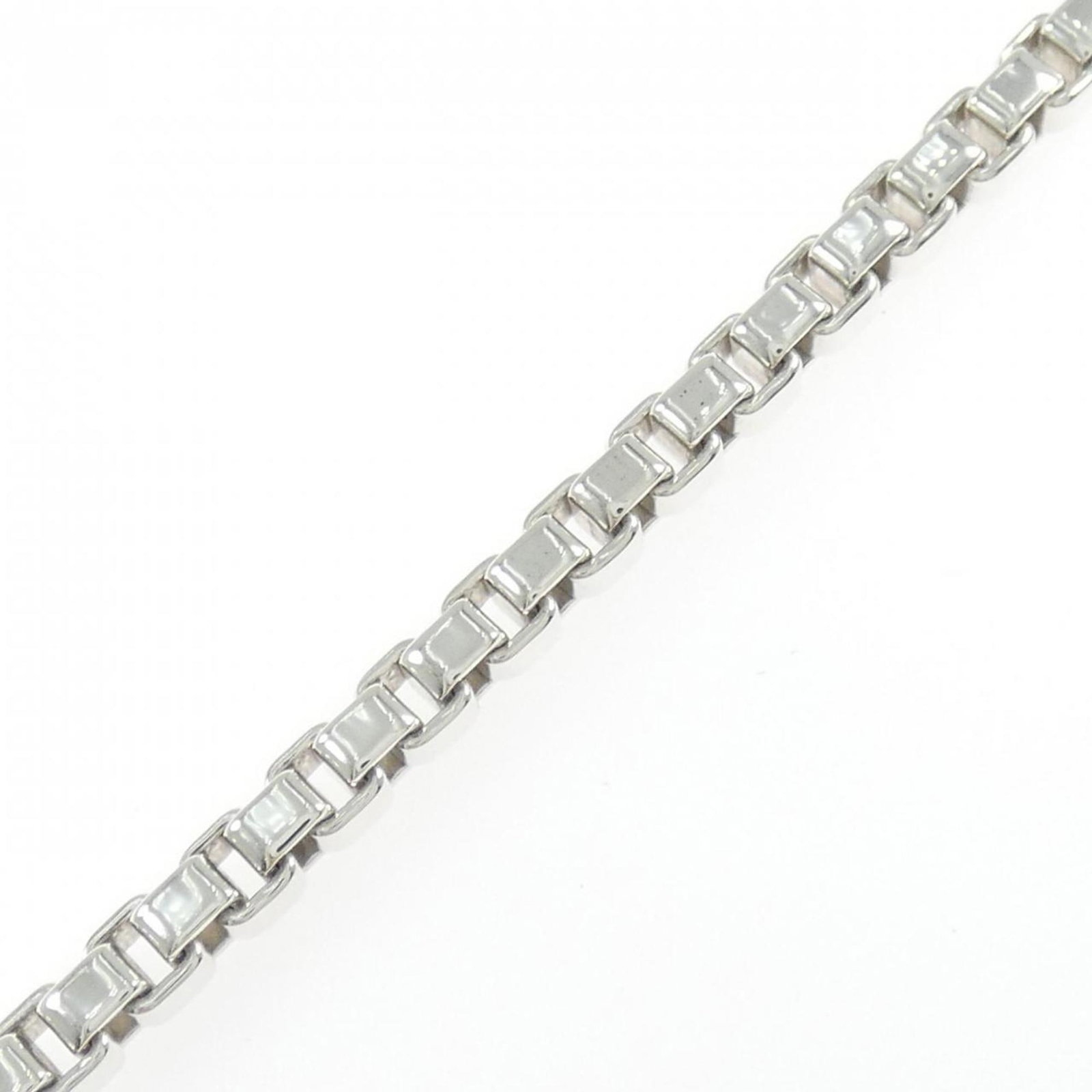 925 Tiffany Charm Bracelet Silver: 925 Tiffany Charm Bracelet Silver This listing features 925 Tiffany Charm Bracelet Silver. Item specifics are provided below. Item Specifics: Brand: Tiffany Type: Charm Bracelet Gender: Women