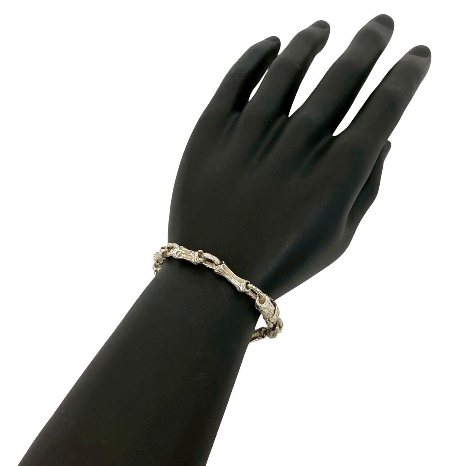 925 Tiffany Charm Bracelet Silver: 925 Tiffany Charm Bracelet Silver This listing features 925 Tiffany Charm Bracelet Silver. Item specifics are provided below. Item Specifics: Brand: Tiffany Type: Charm Bracelet Gender: Men,Women Mate