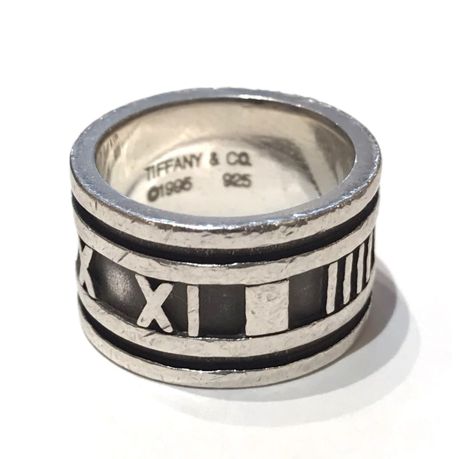 925 Tiffany Band Ring Silver: 925 Tiffany Band Ring Silver This listing features 925 Tiffany Band Ring Silver. Item specifics are provided below. Item Specifics: Brand: Tiffany Type: Band Ring Gender: Women Material: Silver 925