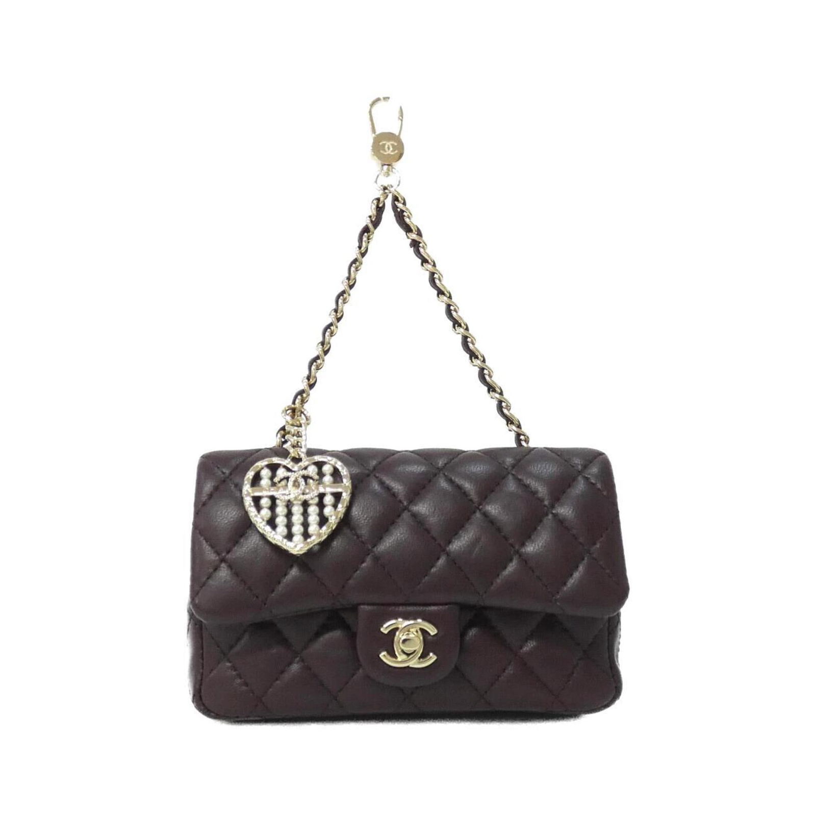 Leather Chanel Handbag Charm: Leather Chanel Handbag Charm This listing features Leather Chanel Handbag Charm. Item specifics are provided below. Item Specifics: Brand: Chanel Type: Handbag Charm Gender: Women Material: Leather