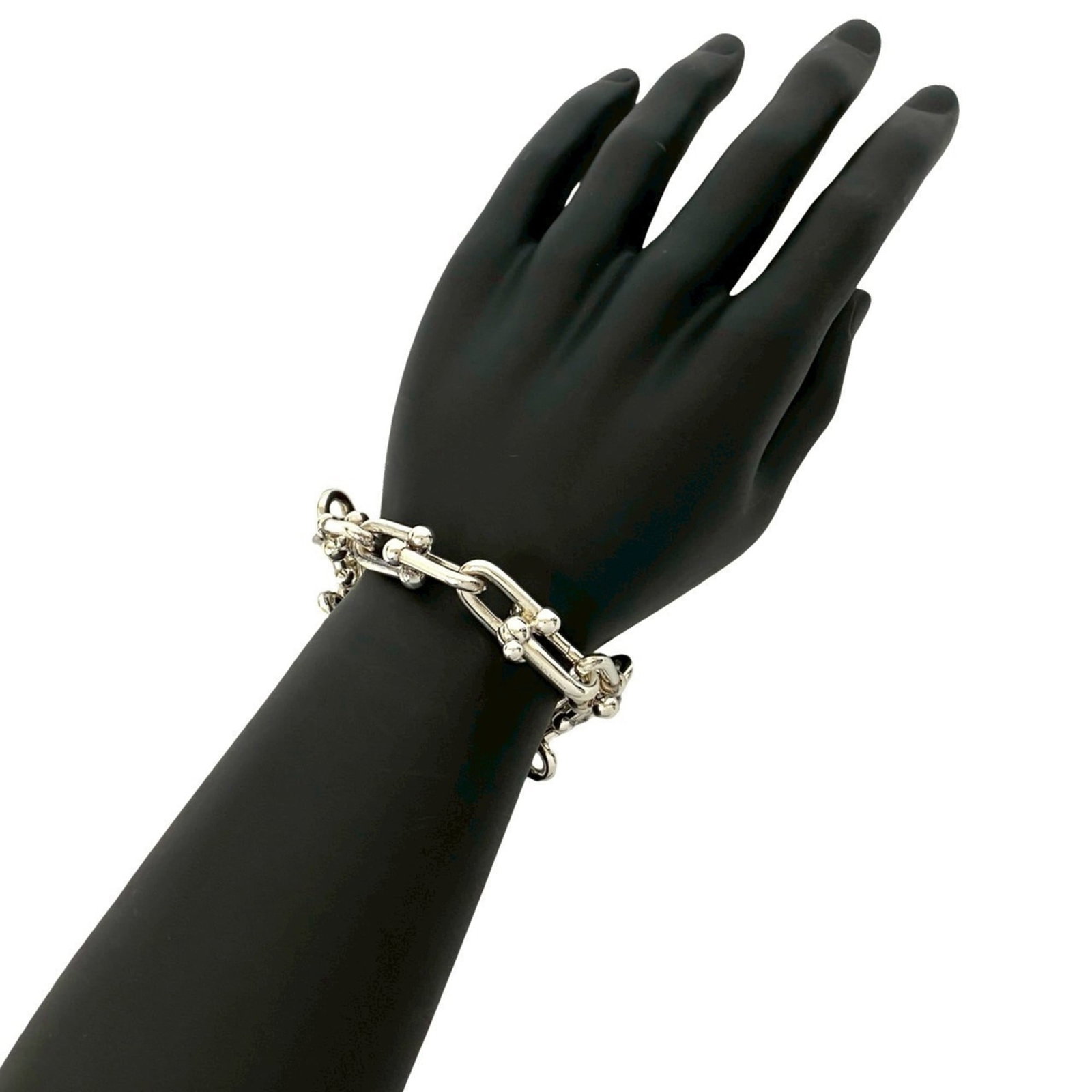 925 Tiffany Bangle Silver: 925 Tiffany Bangle Silver This listing features 925 Tiffany Bangle Silver. Item specifics are provided below. Item Specifics: Brand: Tiffany Type: Bangle Gender: Men Material: Silver 925 Color: Silver