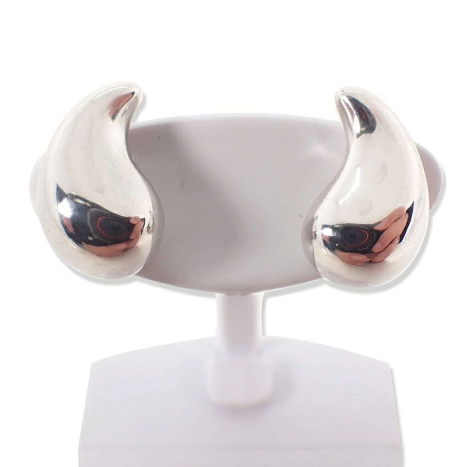 925 Tiffany Stud Earrings Sterling Silver: 925 Tiffany Stud Earrings Sterling Silver This listing features 925 Tiffany Stud Earrings Sterling Silver. Item specifics are provided below. Item Specifics: Brand: Tiffany Type: Stud Earrings