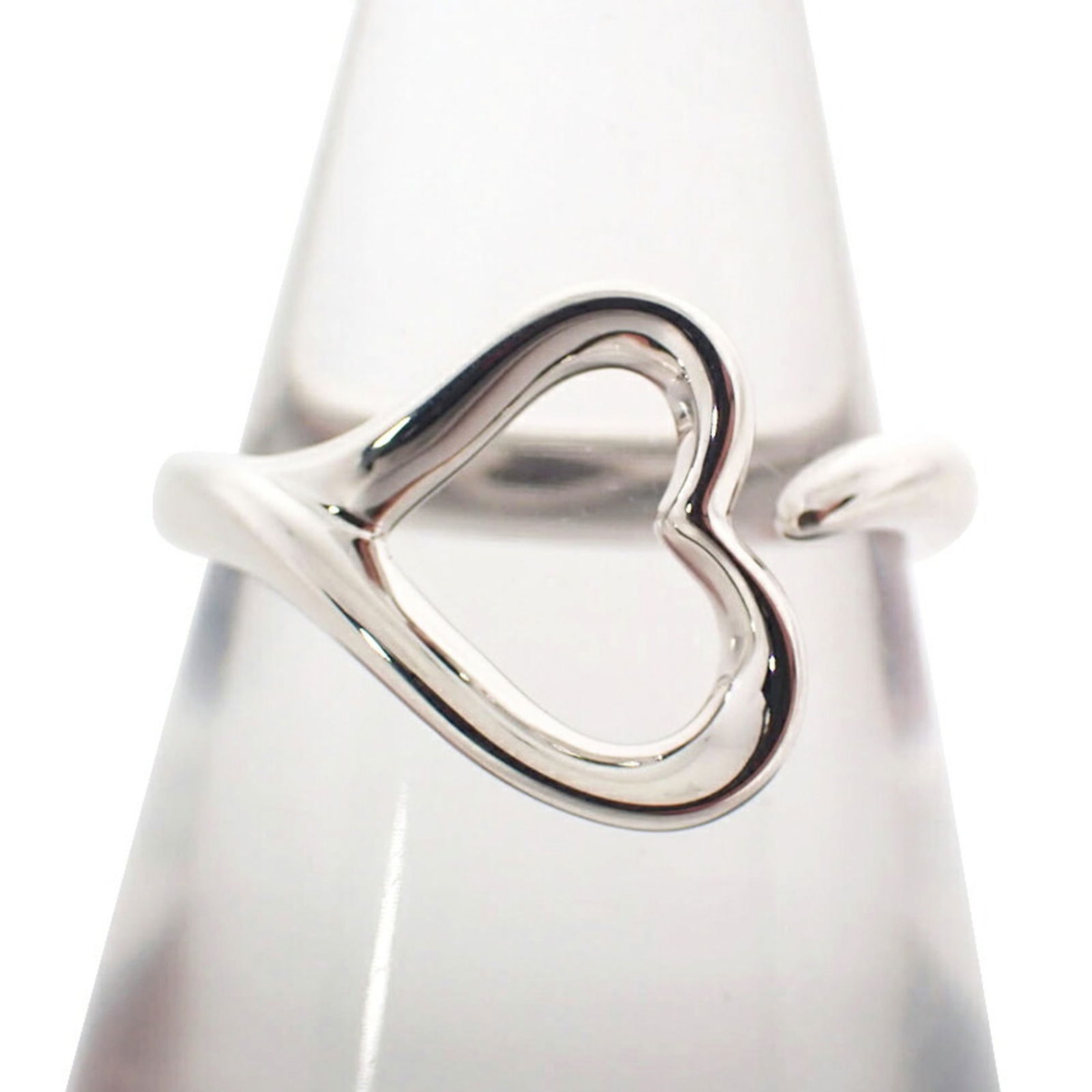 925 Tiffany Band Ring Sterling Silver: 925 Tiffany Band Ring Sterling Silver This listing features 925 Tiffany Band Ring Sterling Silver. Item specifics are provided below. Item Specifics: Brand: Tiffany Type: Band Ring Gender: Women Mater