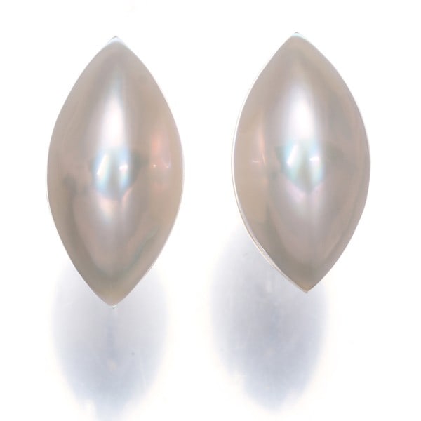 Gold Tasaki Earrings Mabe Pearl 18K 750 Yellow: Gold Tasaki Earrings Mabe Pearl 18K 750 Yellow This listing features Gold Tasaki Earrings Mabe Pearl 18K 750 Yellow. Item specifics are provided below. Item Specifics: Brand: TASAKI Metal: Yellow Gold