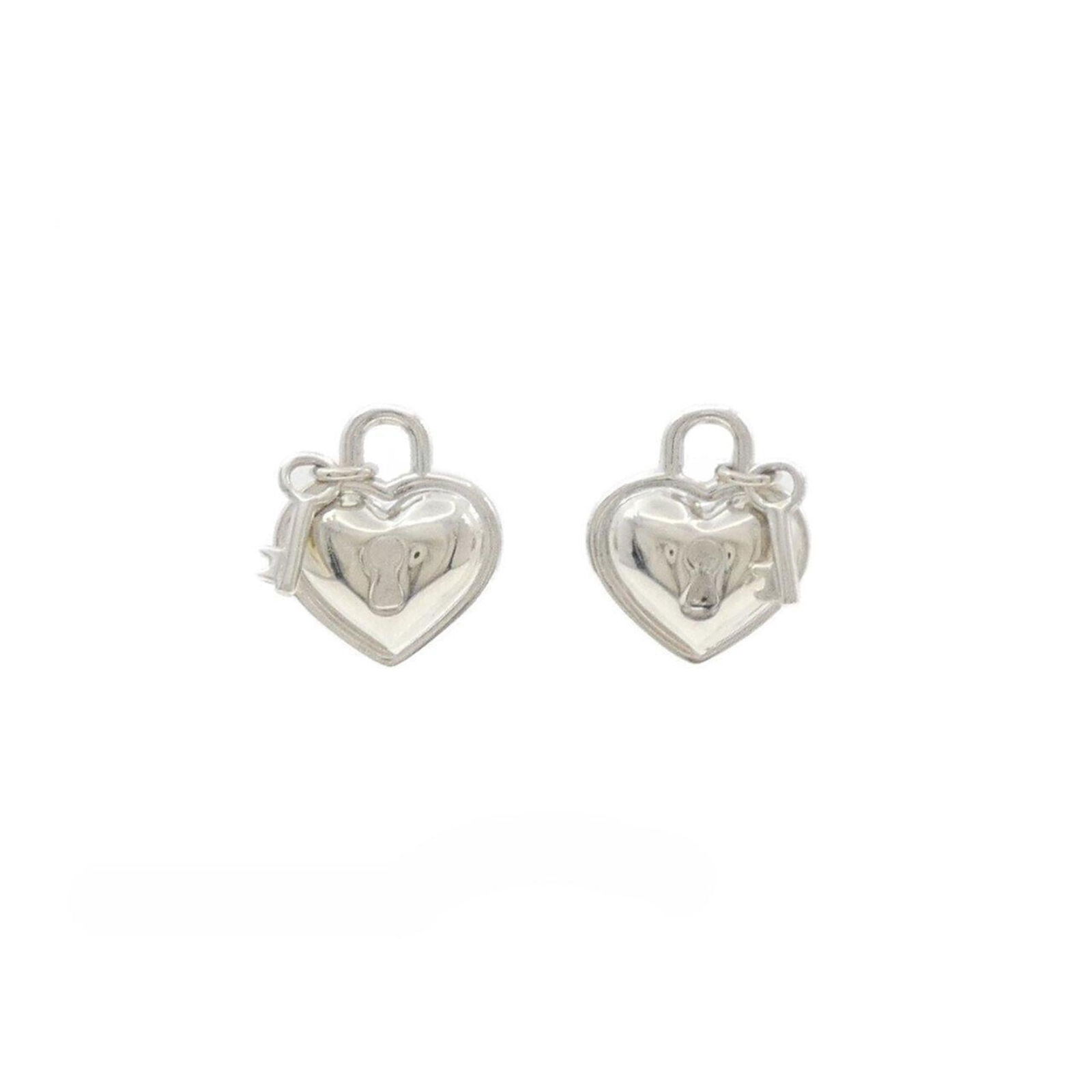 925 Tiffany Stud Earrings Silver: 925 Tiffany Stud Earrings Silver This listing features 925 Tiffany Stud Earrings Silver. Item specifics are provided below. Item Specifics: Brand: Tiffany Type: Stud Earrings Gender: Women Material: