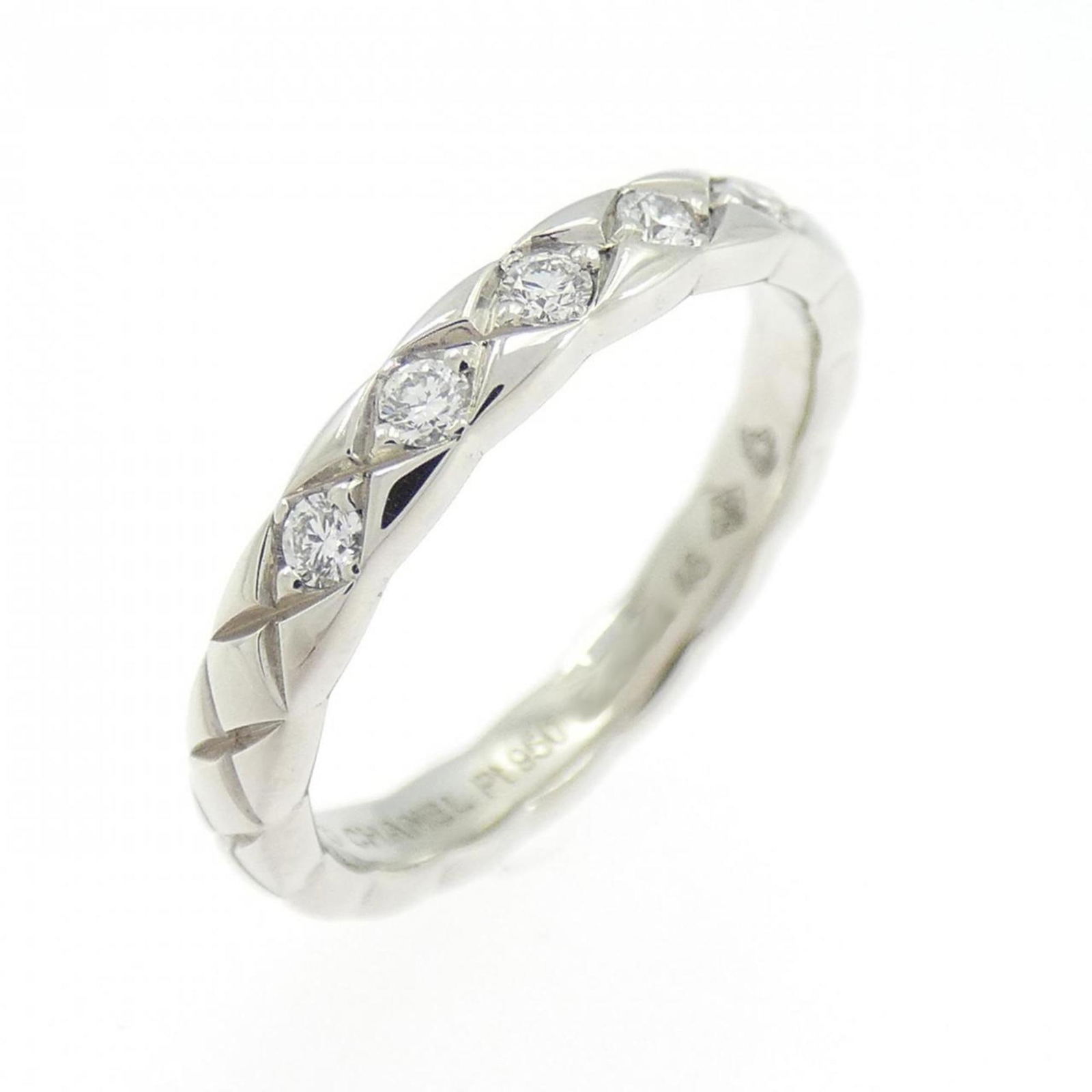 950 Chanel Band Ring Platinum: 950 Chanel Band Ring Platinum This listing features 950 Chanel Band Ring Platinum. Item specifics are provided below. Item Specifics: Brand: Chanel Type: Band Ring Gender: Women Material: Platinum 950