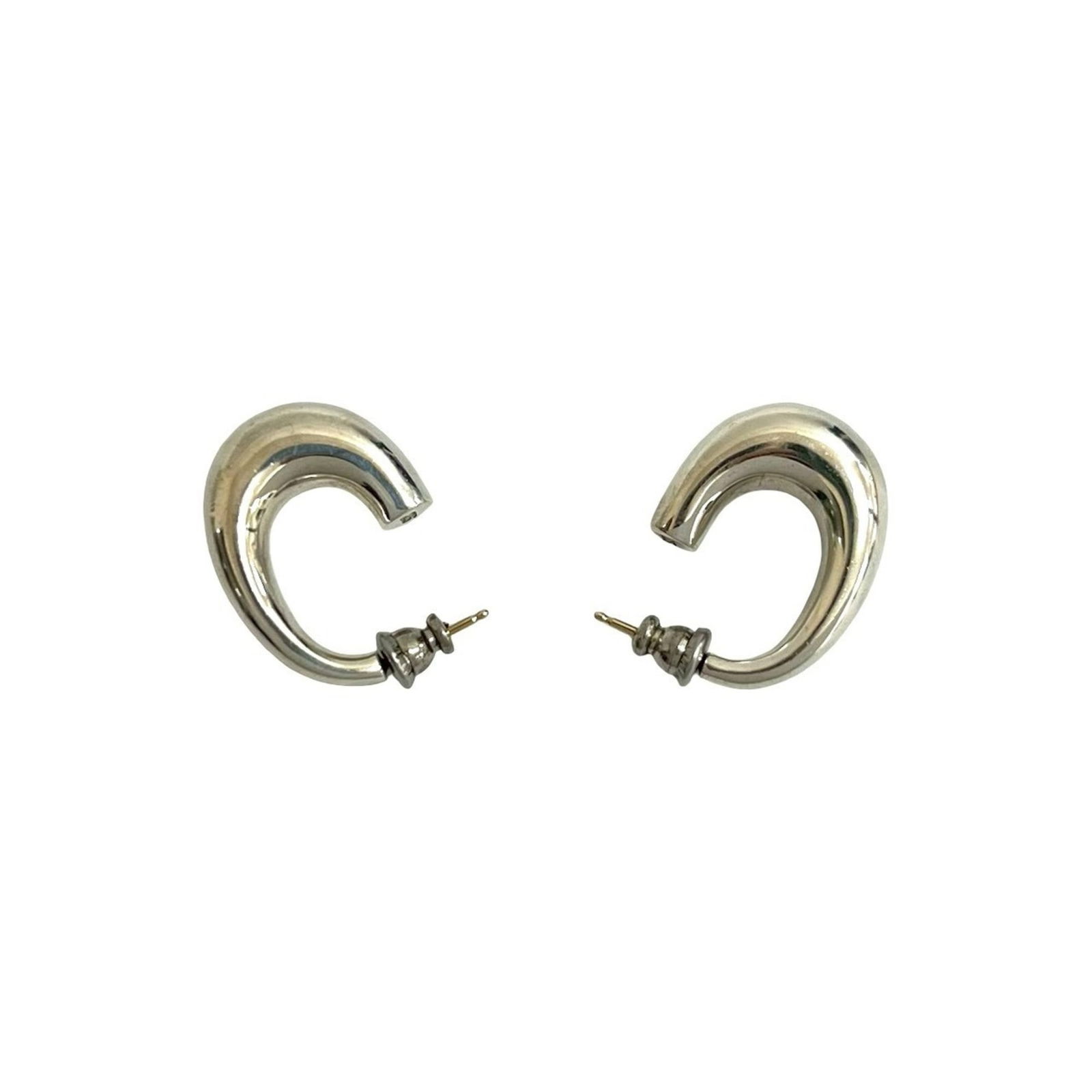 925 Tiffany Hoop Earrings Silver: 925 Tiffany Hoop Earrings Silver This listing features 925 Tiffany Hoop Earrings Silver. Item specifics are provided below. Item Specifics: Brand: Tiffany Type: Hoop Earrings Gender: Women Material: S