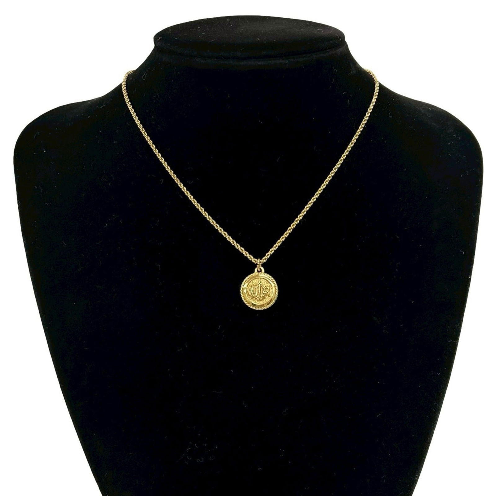 41349 Christian Dior Emblem Logo Motif GP Chain Necklace Pendant Gold: 41349 Christian Dior Emblem Logo Motif GP Chain Necklace Pendant Gold This listing features 41349 Christian Dior Emblem Logo Motif GP Chain Necklace Pendant Gold. Item specifics are provided below. 