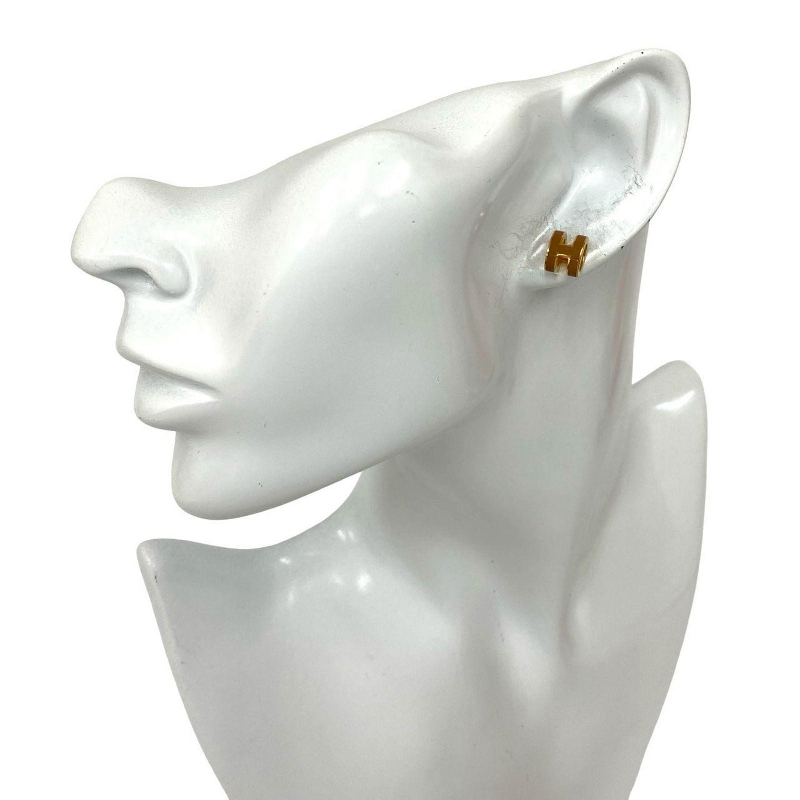 Plating Hermes Stud Earrings Gold: Plating Hermes Stud Earrings Gold This listing features Plating Hermes Stud Earrings Gold. Item specifics are provided below. Item Specifics: Brand: Hermes Type: Stud Earrings Gender: Women Material: