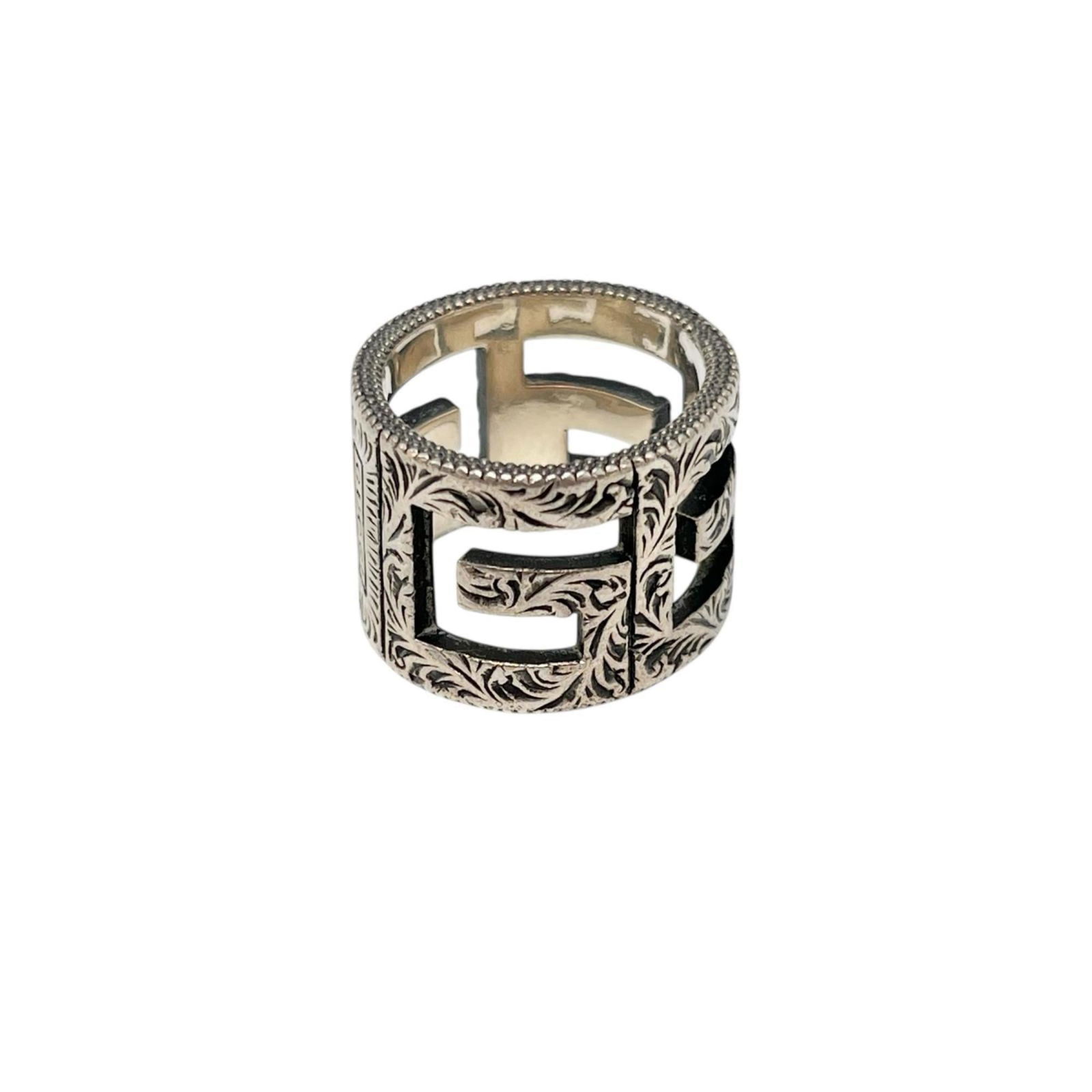 925 Gucci Band Ring Silver: 925 Gucci Band Ring Silver This listing features 925 Gucci Band Ring Silver. Item specifics are provided below. Item Specifics: Brand: Gucci Type: Band Ring Gender: Men Color: Silver Material: Silver