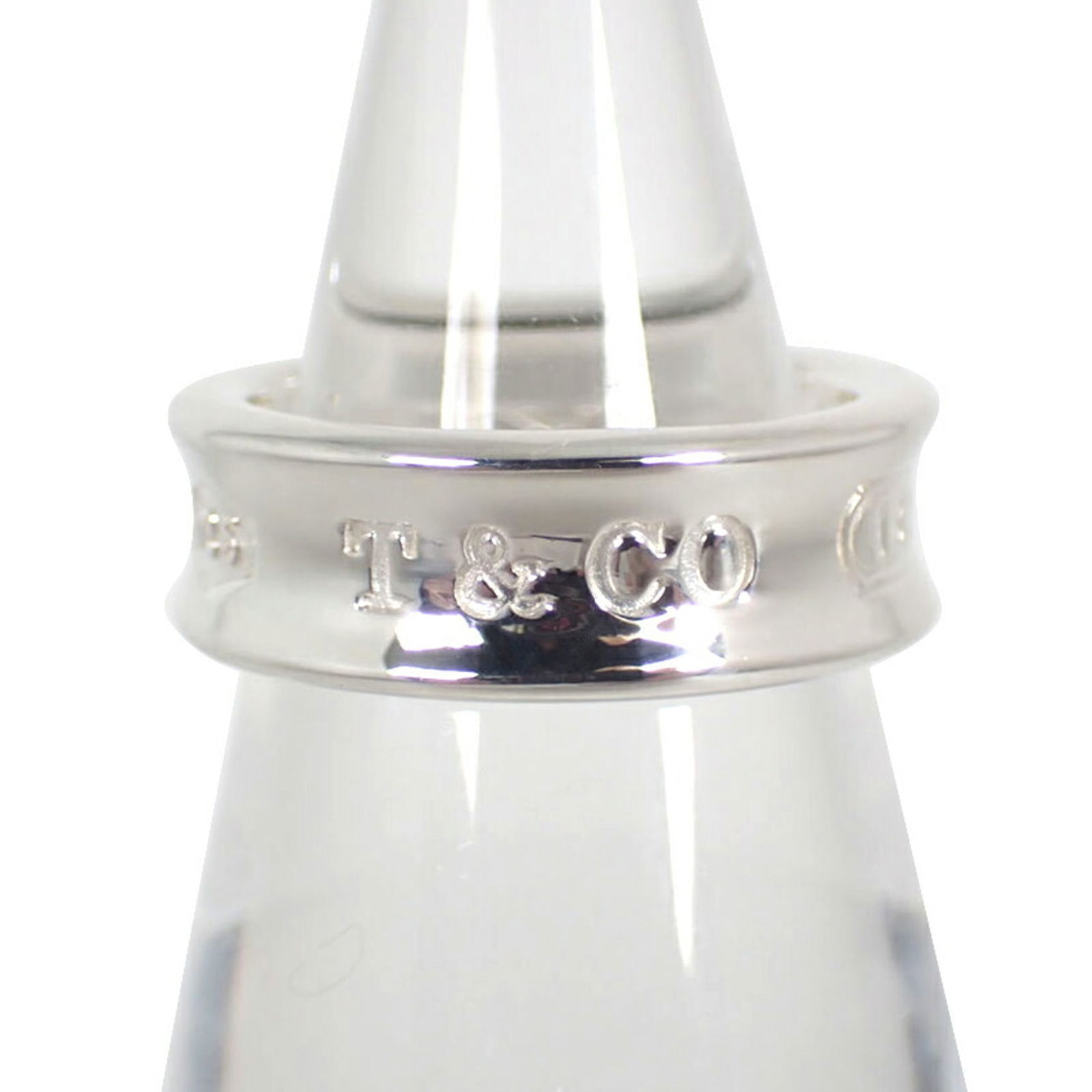 925 Tiffany Band Ring Sterling Silver: 925 Tiffany Band Ring Sterling Silver This listing features 925 Tiffany Band Ring Sterling Silver. Item specifics are provided below. Item Specifics: Brand: Tiffany Type: Band Ring Gender: Women