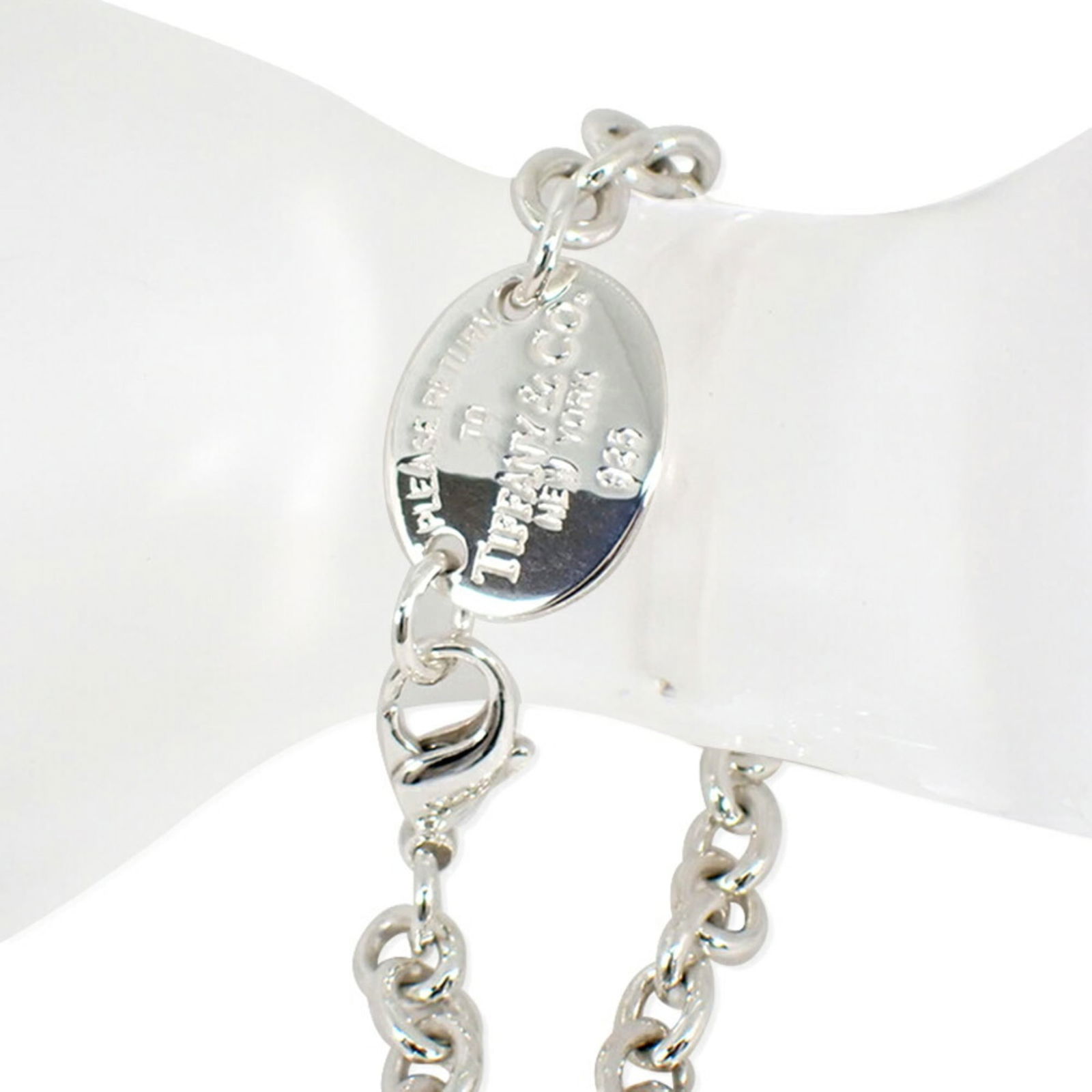 925 Tiffany Charm Bracelet Sterling Silver: 925 Tiffany Charm Bracelet Sterling Silver This listing features 925 Tiffany Charm Bracelet Sterling Silver. Item specifics are provided below. Item Specifics: Brand: Tiffany Type: Charm Bracelet Gend