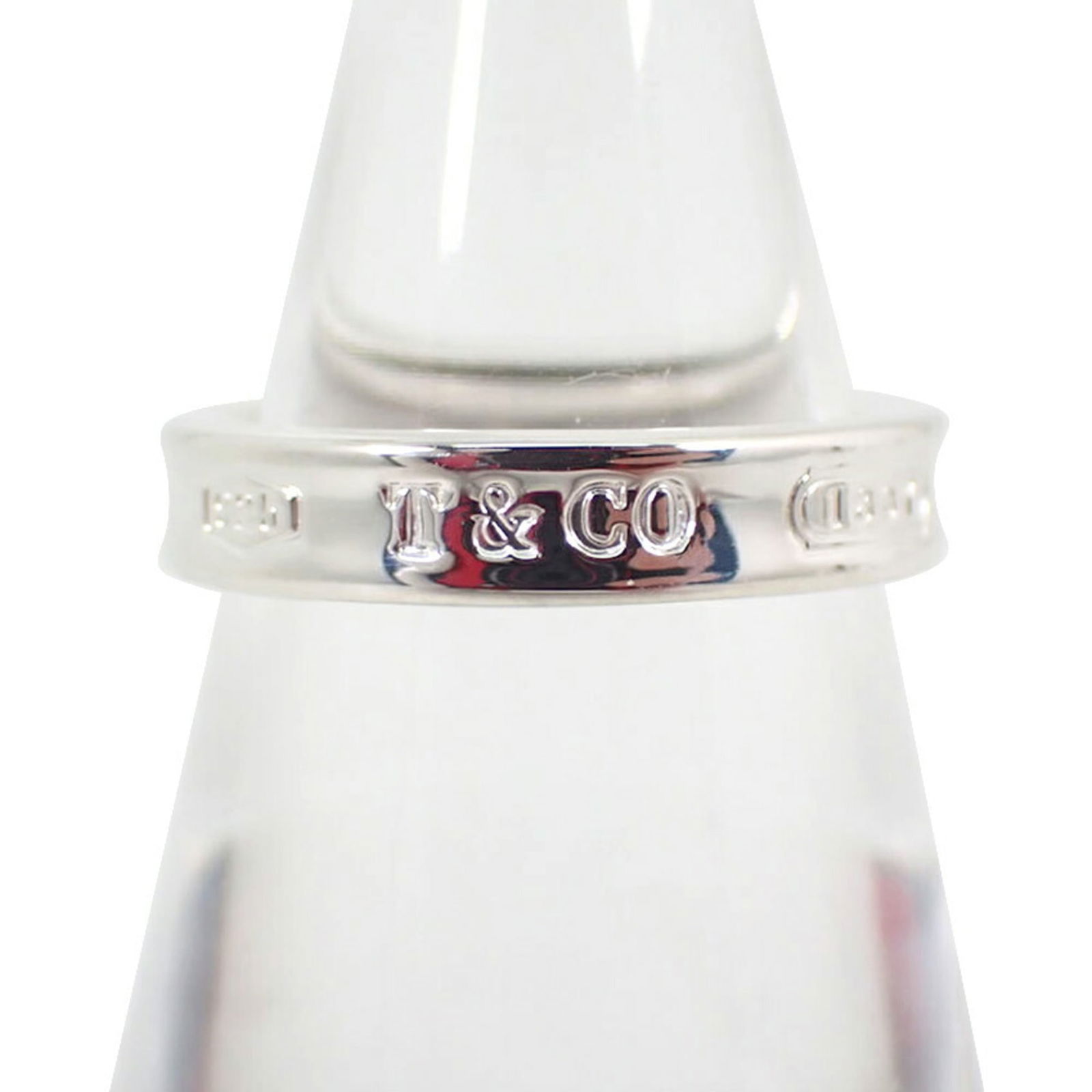 925 Tiffany Band Ring Sterling Silver: 925 Tiffany Band Ring Sterling Silver This listing features 925 Tiffany Band Ring Sterling Silver. Item specifics are provided below. Item Specifics: Brand: Tiffany Type: Band Ring Gender: Women Mater