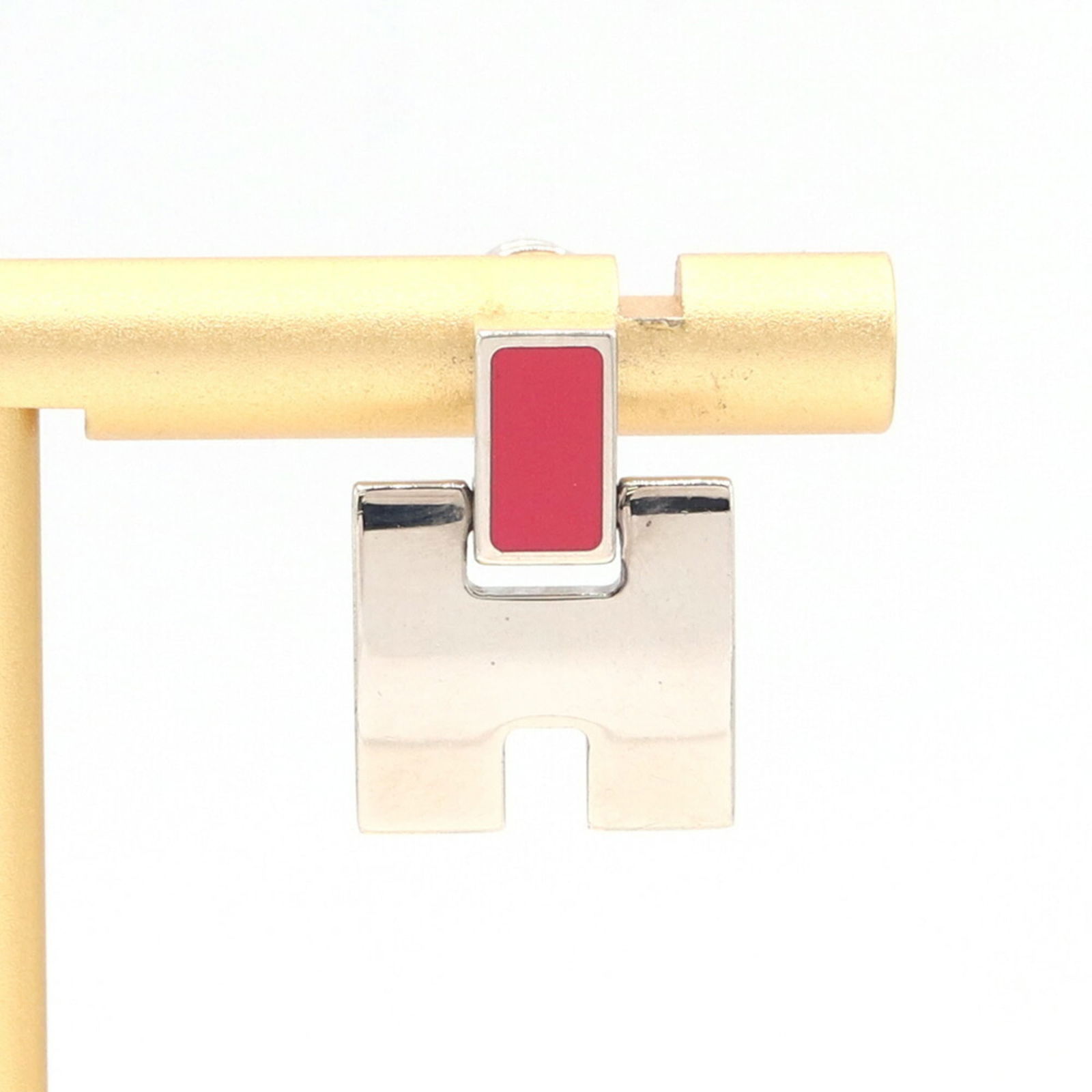 Metal Hermes Stud Earrings: Metal Hermes Stud Earrings This listing features Metal Hermes Stud Earrings. Item specifics are provided below. Item Specifics: Brand: Hermes Type: Stud Earrings Single Earring: Yes Gender: Women Mate