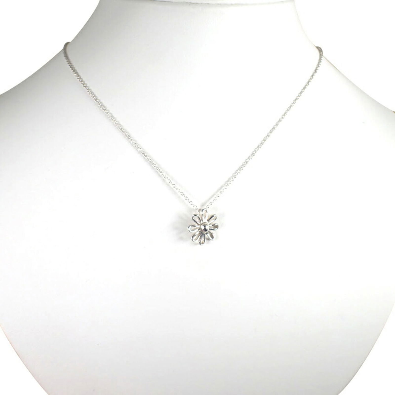 Necklace TIFFANY 925 Daisy Pendant: Necklace TIFFANY 925 Daisy Pendant This listing features Necklace TIFFANY 925 Daisy Pendant. Item specifics are provided below. Item Specifics: Brand: Tiffany Necklace Type: Necklace Gender: Women