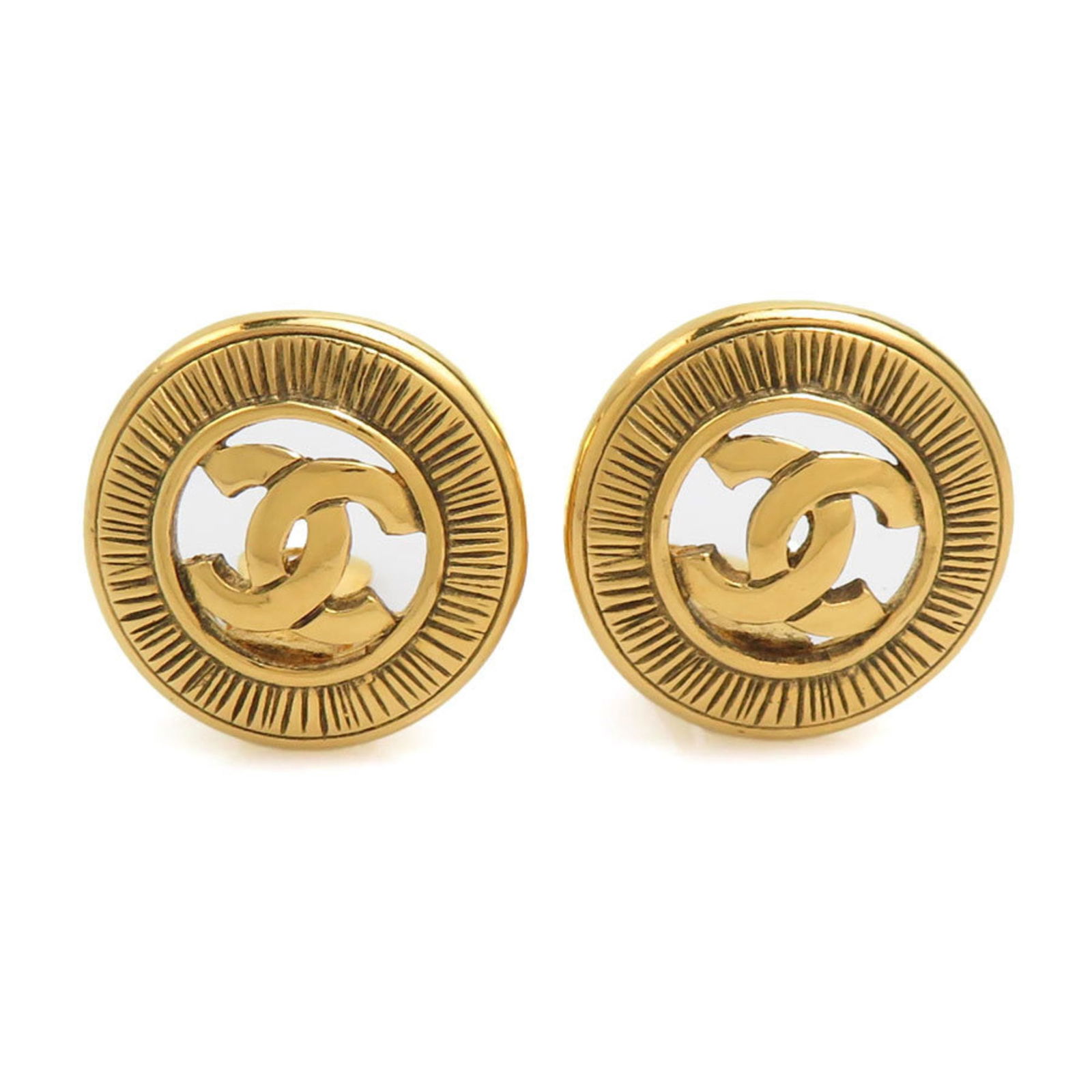 Metal Chanel Clip Earrings: Metal Chanel Clip Earrings This listing features Metal Chanel Clip Earrings. Item specifics are provided below. Item Specifics: Brand: Chanel Type: Clip Earrings Gender: Women Material: Metal Color: