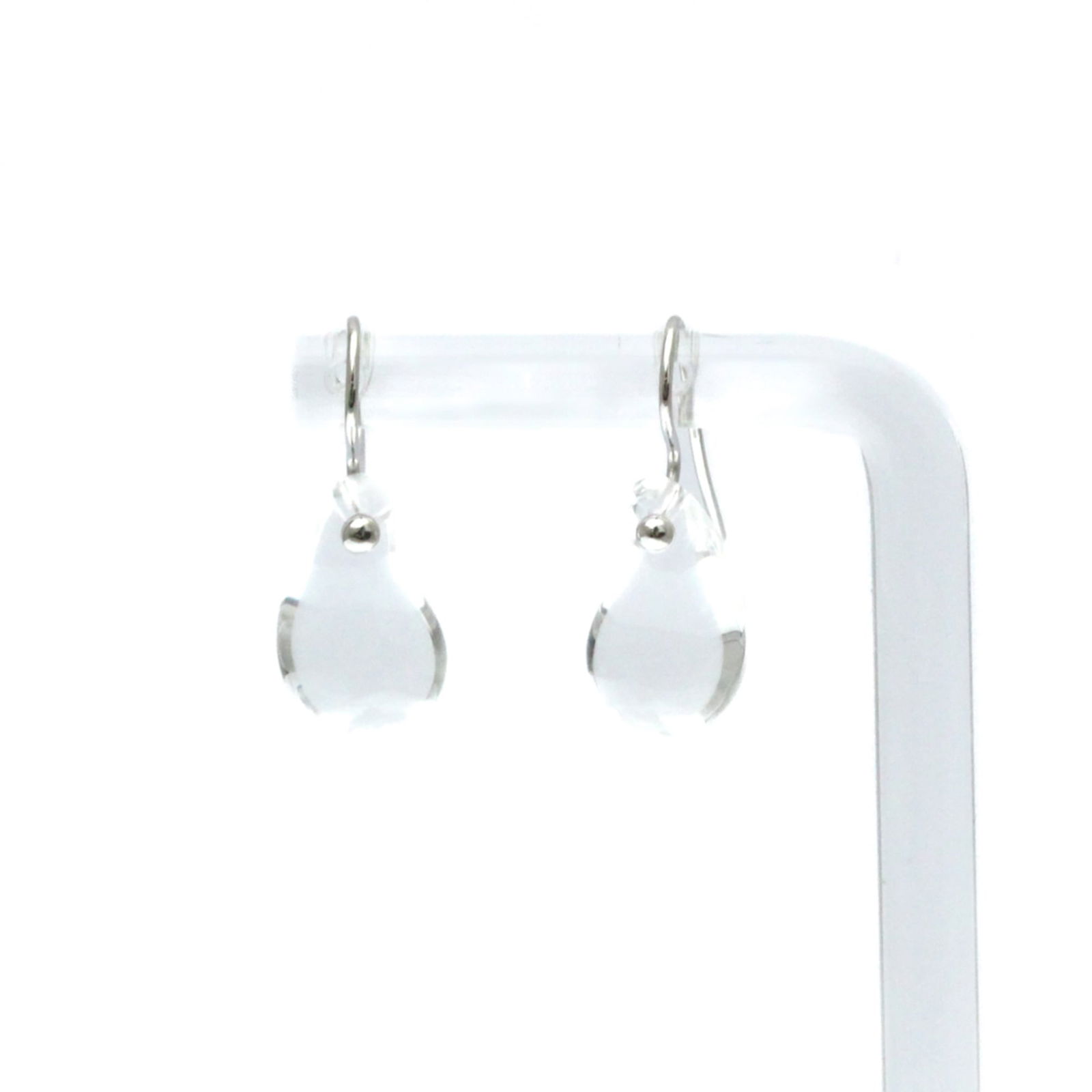 (18K) Tiffany Drop Earrings White Gold: (18K) Tiffany Drop Earrings White Gold This listing features (18K) Tiffany Drop Earrings White Gold. Item specifics are provided below. Item Specifics: Brand: Tiffany Type: Drop Earrings Style: