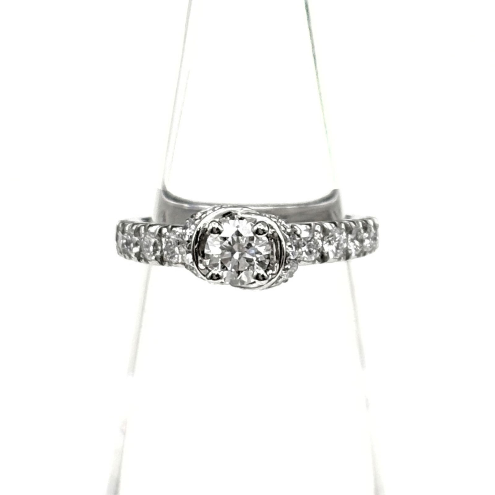 950 Chaumet Band Ring Platinum: 950 Chaumet Band Ring Platinum This listing features 950 Chaumet Band Ring Platinum. Item specifics are provided below. Item Specifics: Brand: Chaumet Type: Band Ring Gender: Women Material: Platinum
