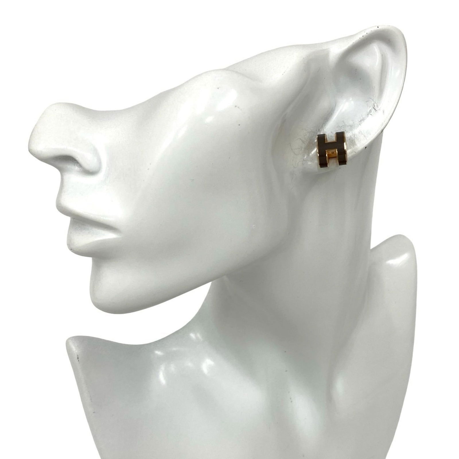 Plating Hermes Stud Earrings Gold: Plating Hermes Stud Earrings Gold This listing features Plating Hermes Stud Earrings Gold. Item specifics are provided below. Item Specifics: Brand: Hermes Type: Stud Earrings Gender: Women Material: