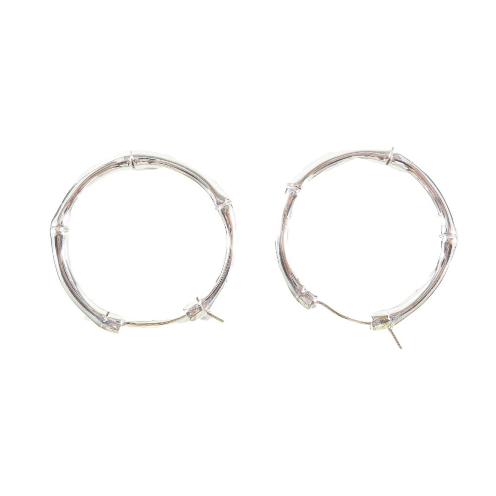 925 Gucci Hoop Earrings Silver: 925 Gucci Hoop Earrings Silver This listing features 925 Gucci Hoop Earrings Silver. Item specifics are provided below. Item Specifics: Brand: Gucci Type: Hoop Earrings Gender: Women Material: Silver