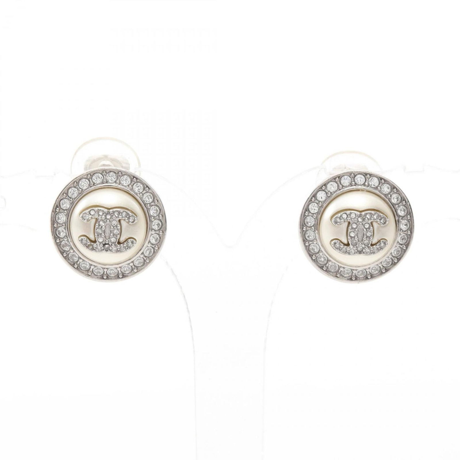 Steel Chanel Clip Earrings Stainless: Steel Chanel Clip Earrings Stainless This listing features Steel Chanel Clip Earrings Stainless. Item specifics are provided below. Item Specifics: Brand: Chanel Type: Clip Earrings Gender: Women Mate