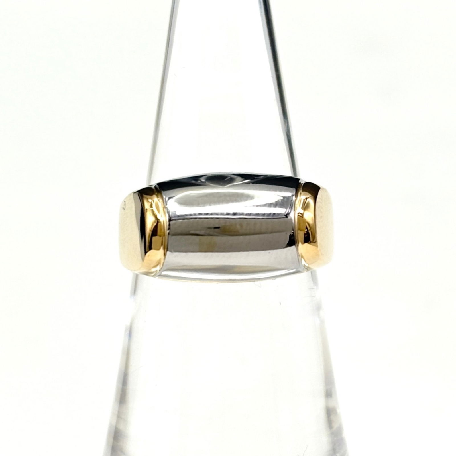 (18K) Bvlgari Band Ring Yellow Gold: (18K) Bvlgari Band Ring Yellow Gold This listing features (18K) Bvlgari Band Ring Yellow Gold. Item specifics are provided below. Item Specifics: Brand: Bvlgari Type: Band Ring Gender: Women Color: Ye