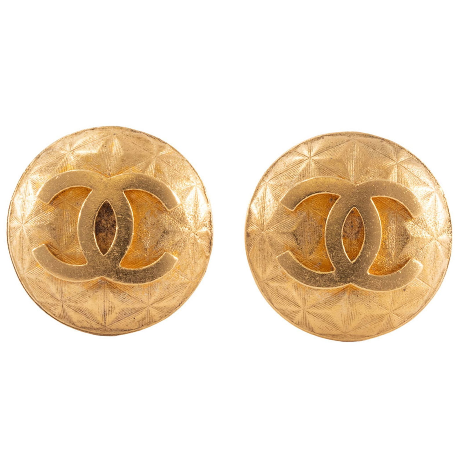 Plating Chanel Clip Earrings Gold: Plating Chanel Clip Earrings Gold This listing features Plating Chanel Clip Earrings Gold. Item specifics are provided below. Item Specifics: Brand: Chanel Type: Clip Earrings Gender: Women Material:
