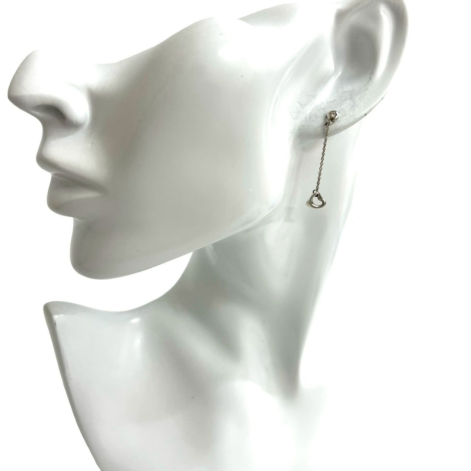 925 Tiffany Drop Earrings Silver: 925 Tiffany Drop Earrings Silver This listing features 925 Tiffany Drop Earrings Silver. Item specifics are provided below. Item Specifics: Brand: Tiffany Type: Drop Earrings Gender: Women Material: