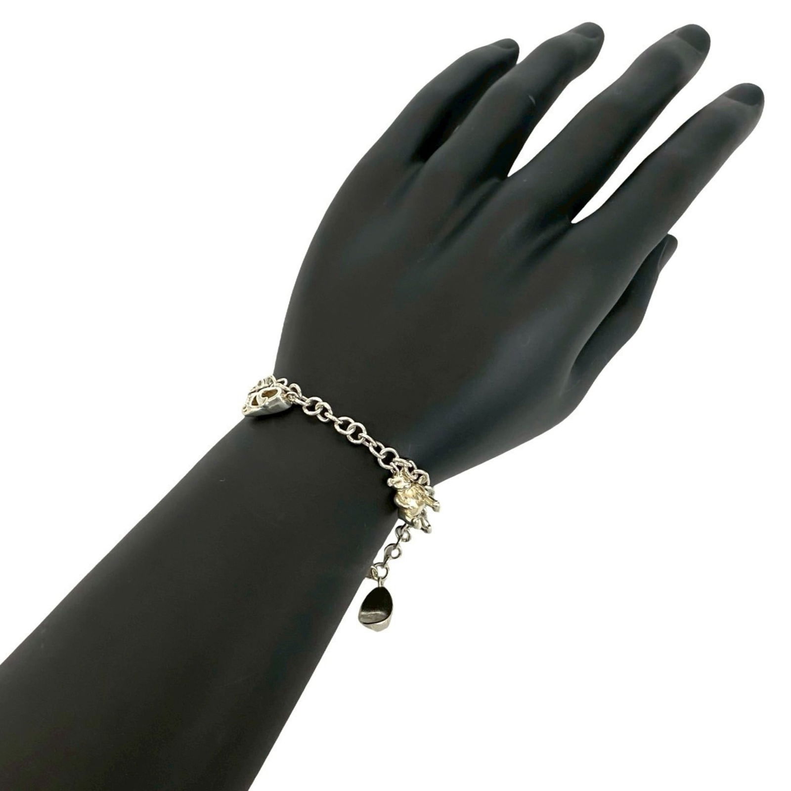 925 Gucci Charm Bracelet Silver: 925 Gucci Charm Bracelet Silver This listing features 925 Gucci Charm Bracelet Silver. Item specifics are provided below. Item Specifics: Brand: Gucci Type: Charm Bracelet Gender: Women Material: