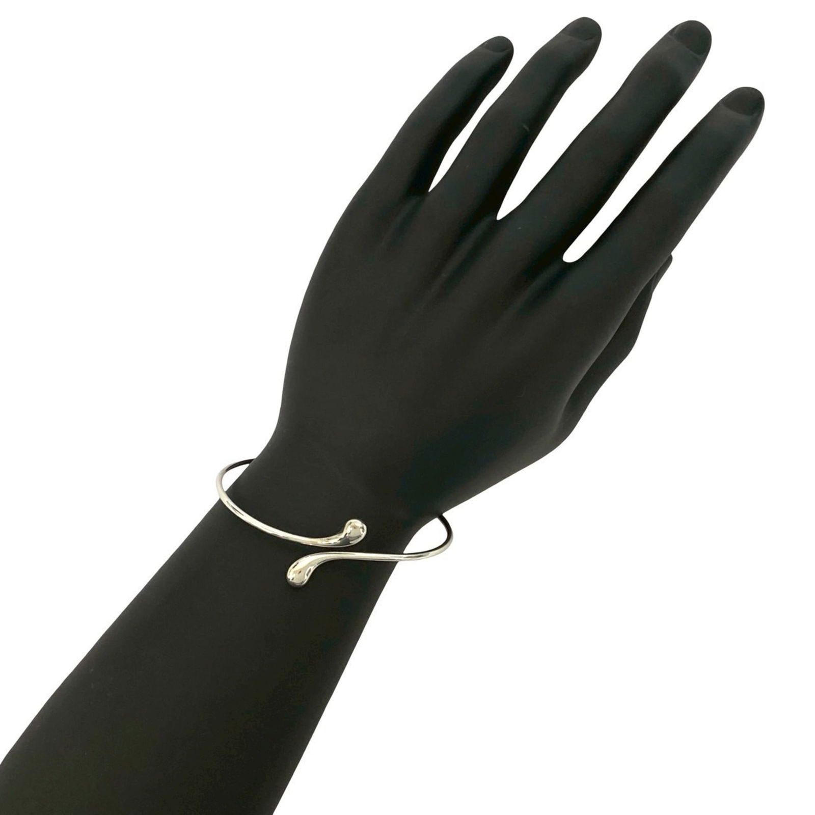 925 Tiffany Bangle Silver: 925 Tiffany Bangle Silver This listing features 925 Tiffany Bangle Silver. Item specifics are provided below. Item Specifics: Brand: Tiffany Type: Bangle Gender: Women Material: Silver 925 Color: Silv