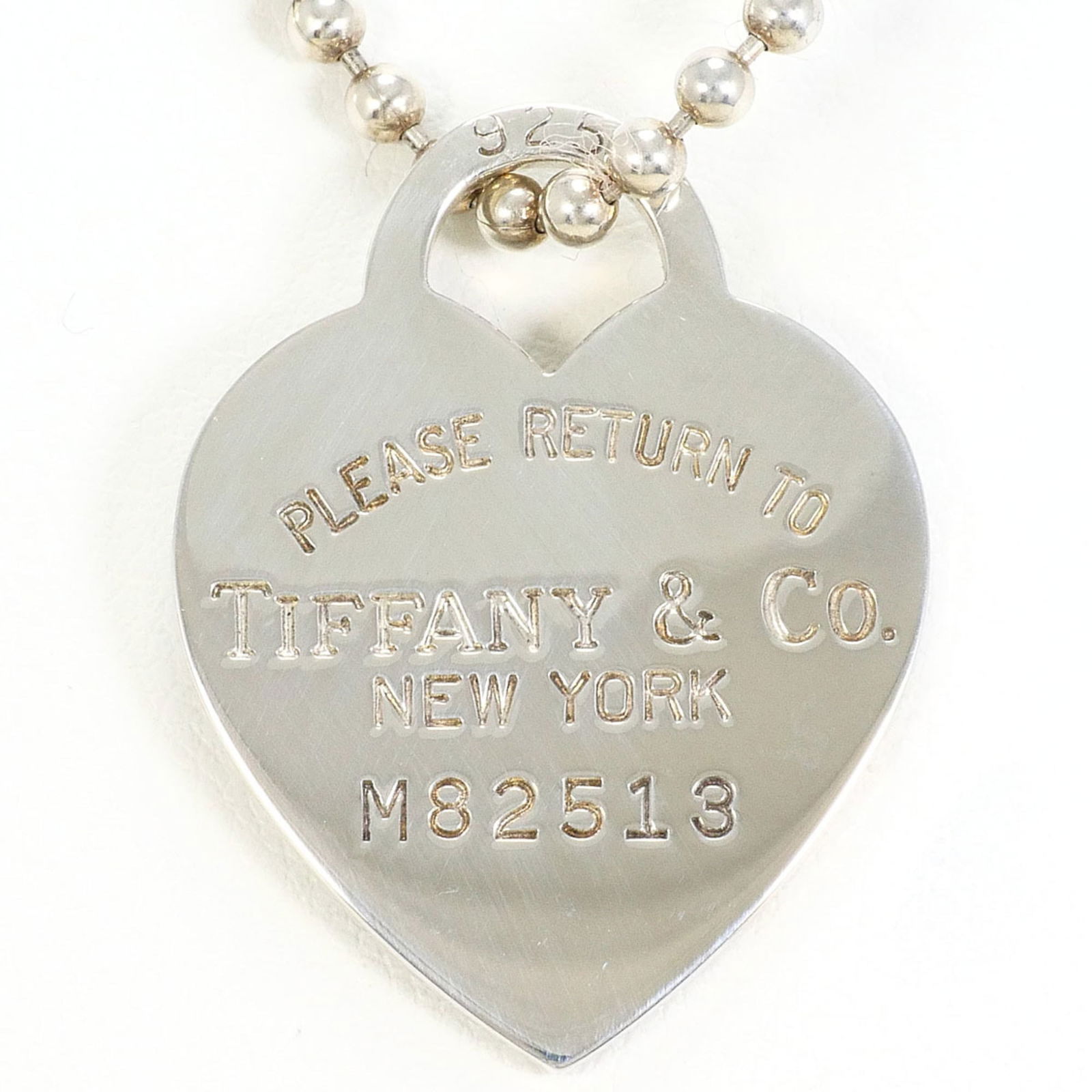 Like New - Tiffany & Co. 925 Sterling Silver Necklace - Total Weight: Approx. 22.8g - 87cm: Like New - Tiffany & Co. 925 Sterling Silver Necklace - Total Weight: Approx. 22.8g - 87cm This listing features Like New - Tiffany & Co. 925 Sterling Silver Necklace - Total Weight: Approx. 22.8g -