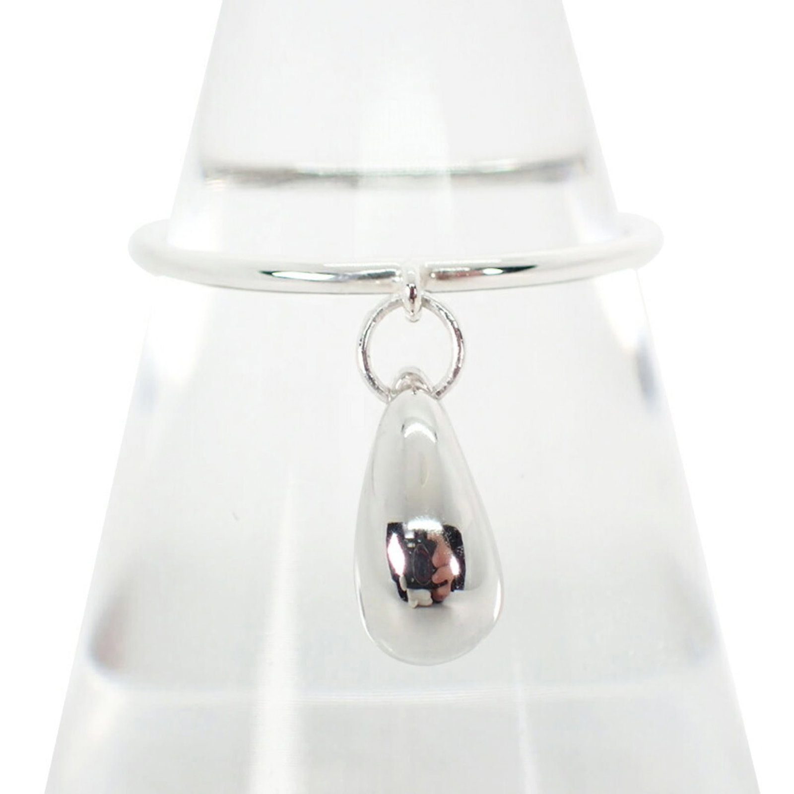 925 Tiffany Band Ring Sterling Silver: 925 Tiffany Band Ring Sterling Silver This listing features 925 Tiffany Band Ring Sterling Silver. Item specifics are provided below. Item Specifics: Brand: Tiffany Type: Band Ring Gender: Women Mater